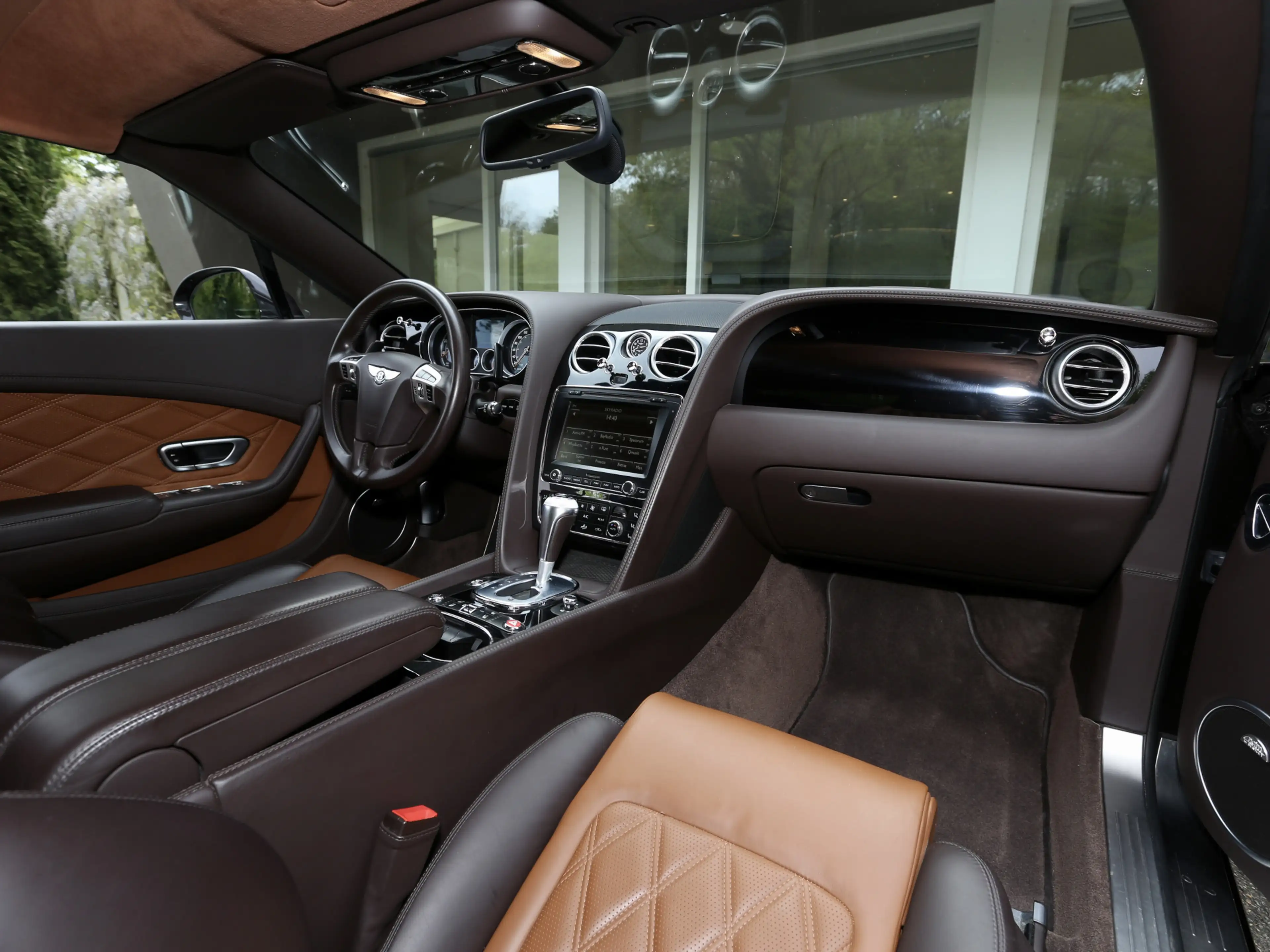 Bentley Continental GTC 4.0 V8 Mulliner — photo 2
