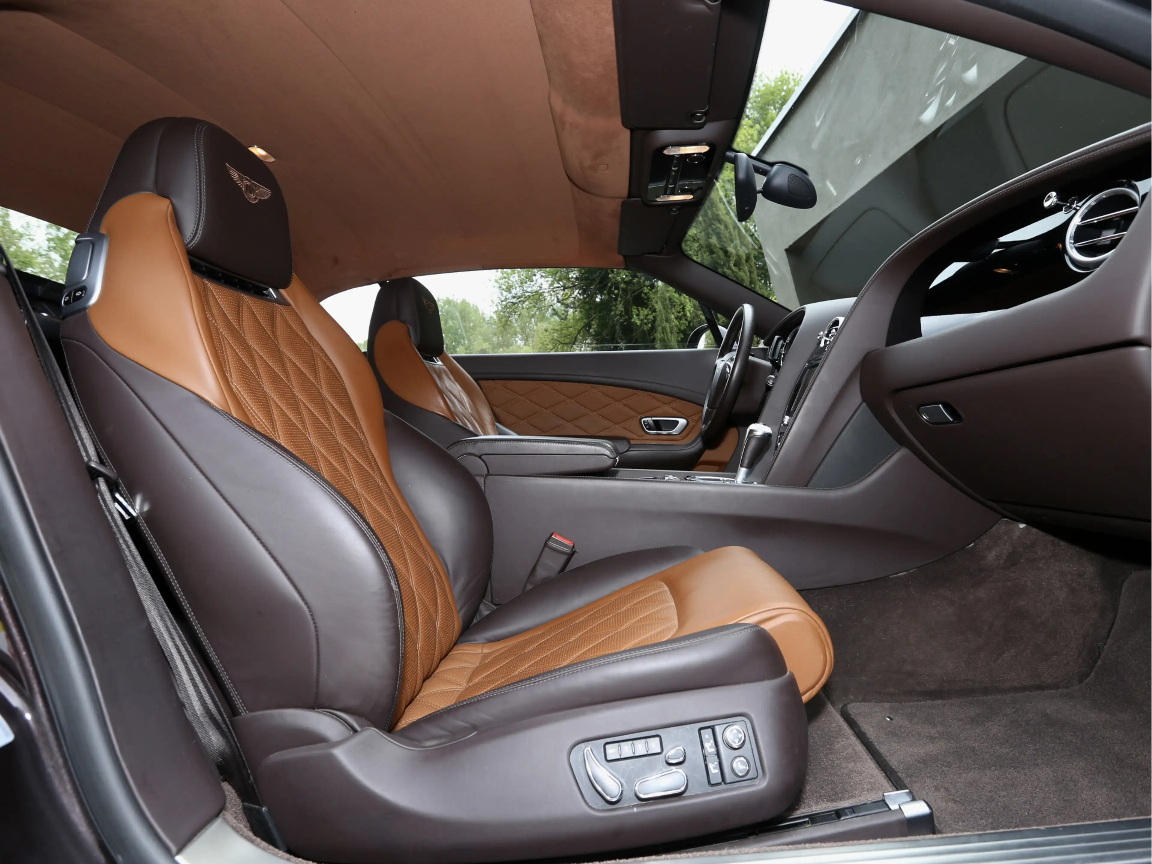 Bentley Continental GTC 4.0 V8 Mulliner — photo 11