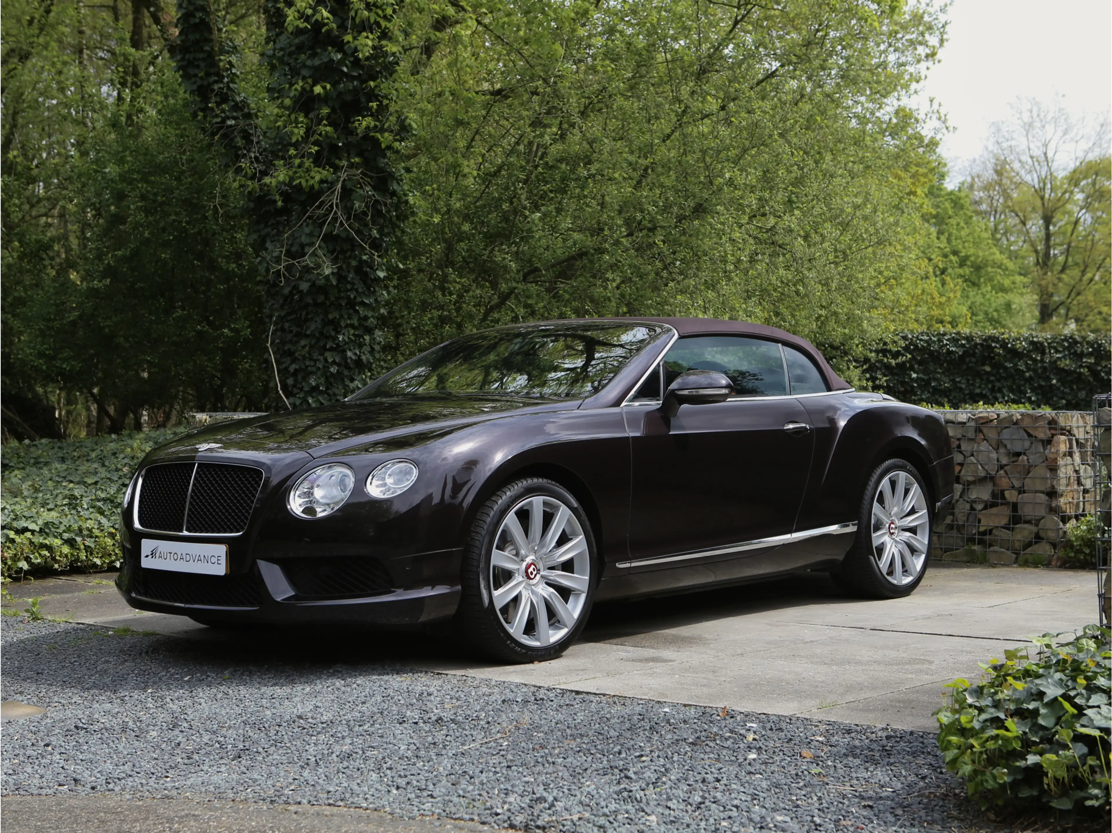 Bentley Continental GTC 4.0 V8 Mulliner — photo 10