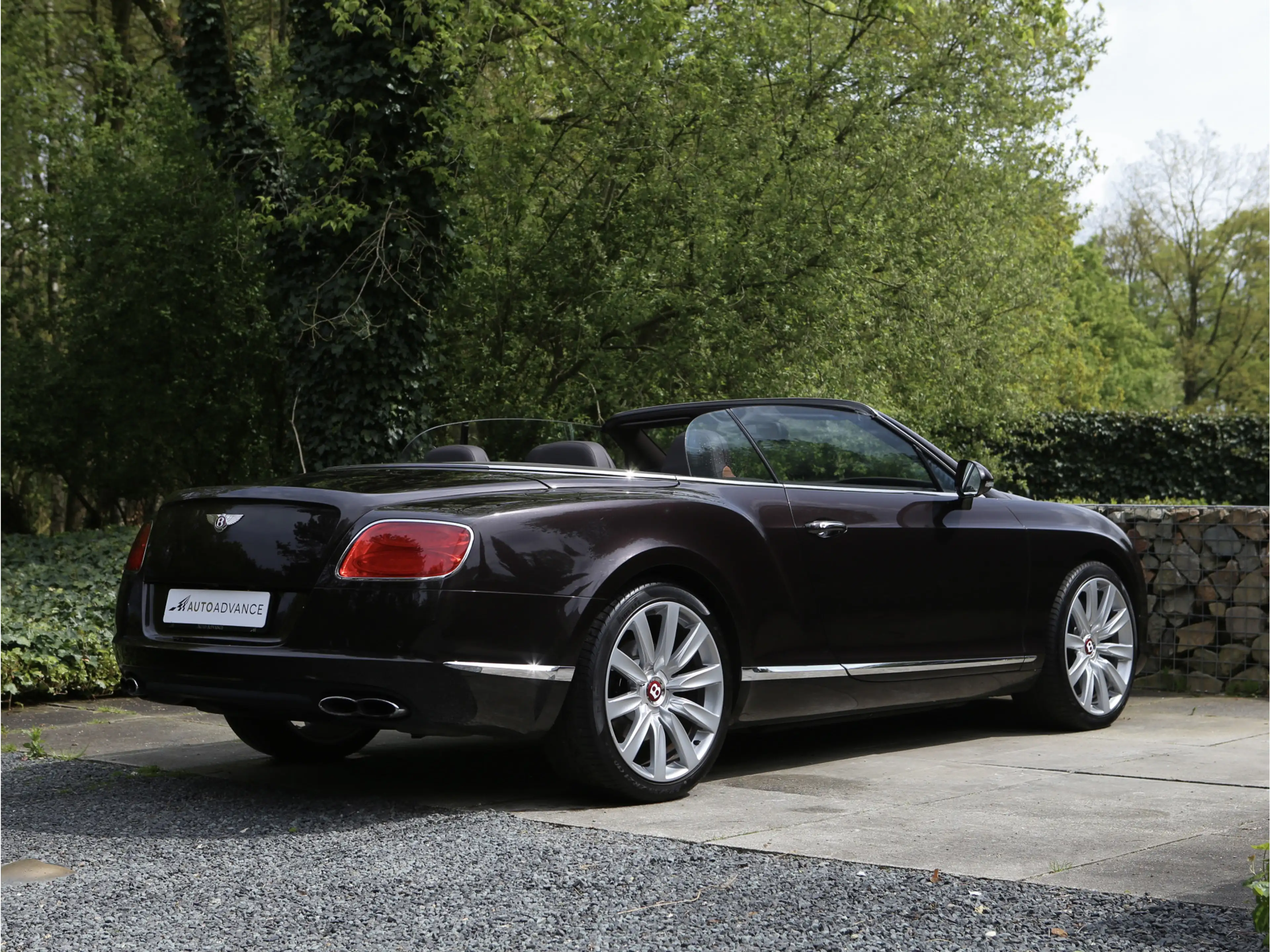 Bentley Continental GTC 4.0 V8 Mulliner — photo 13