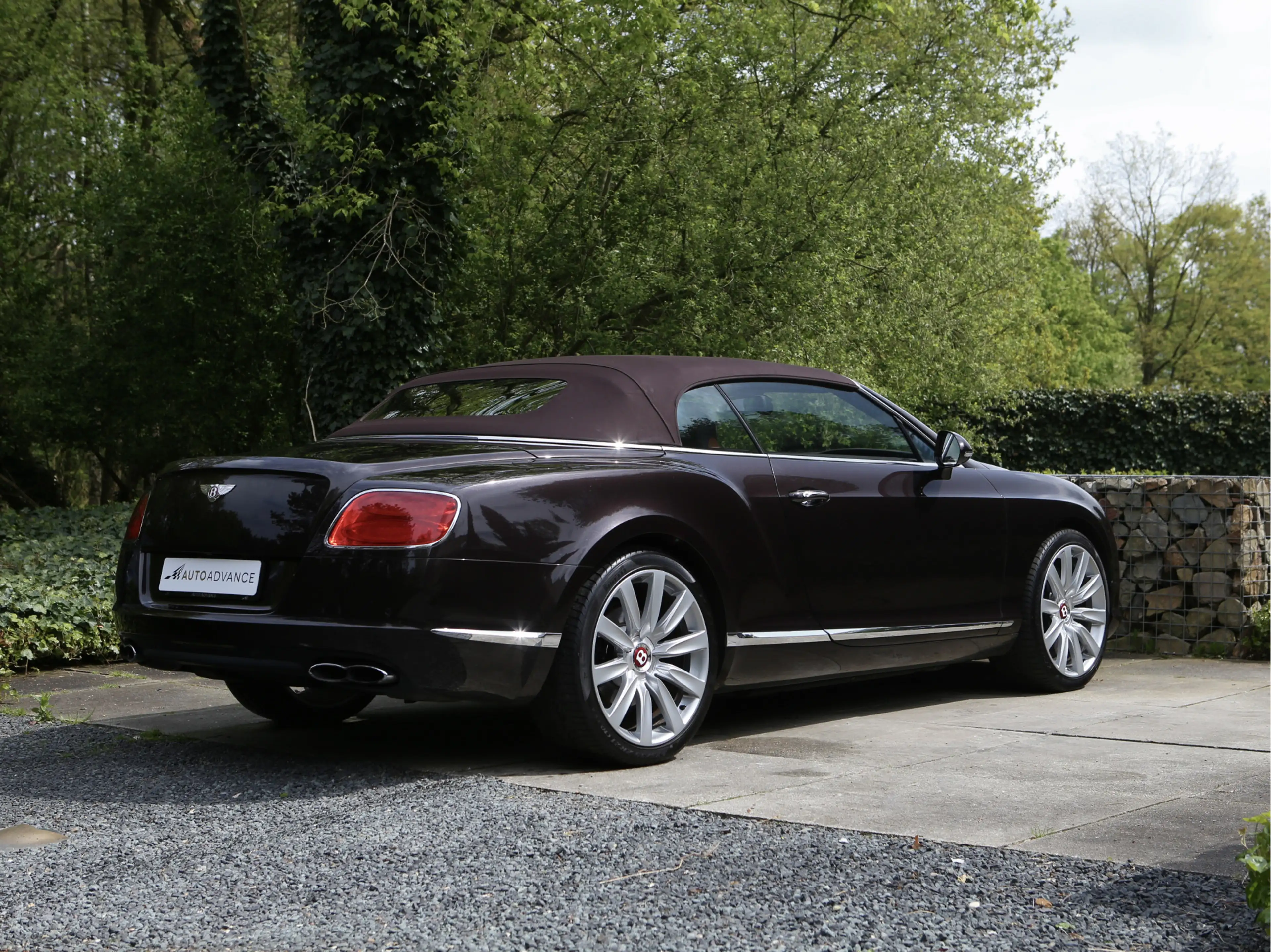 Bentley Continental GTC 4.0 V8 Mulliner — photo 12