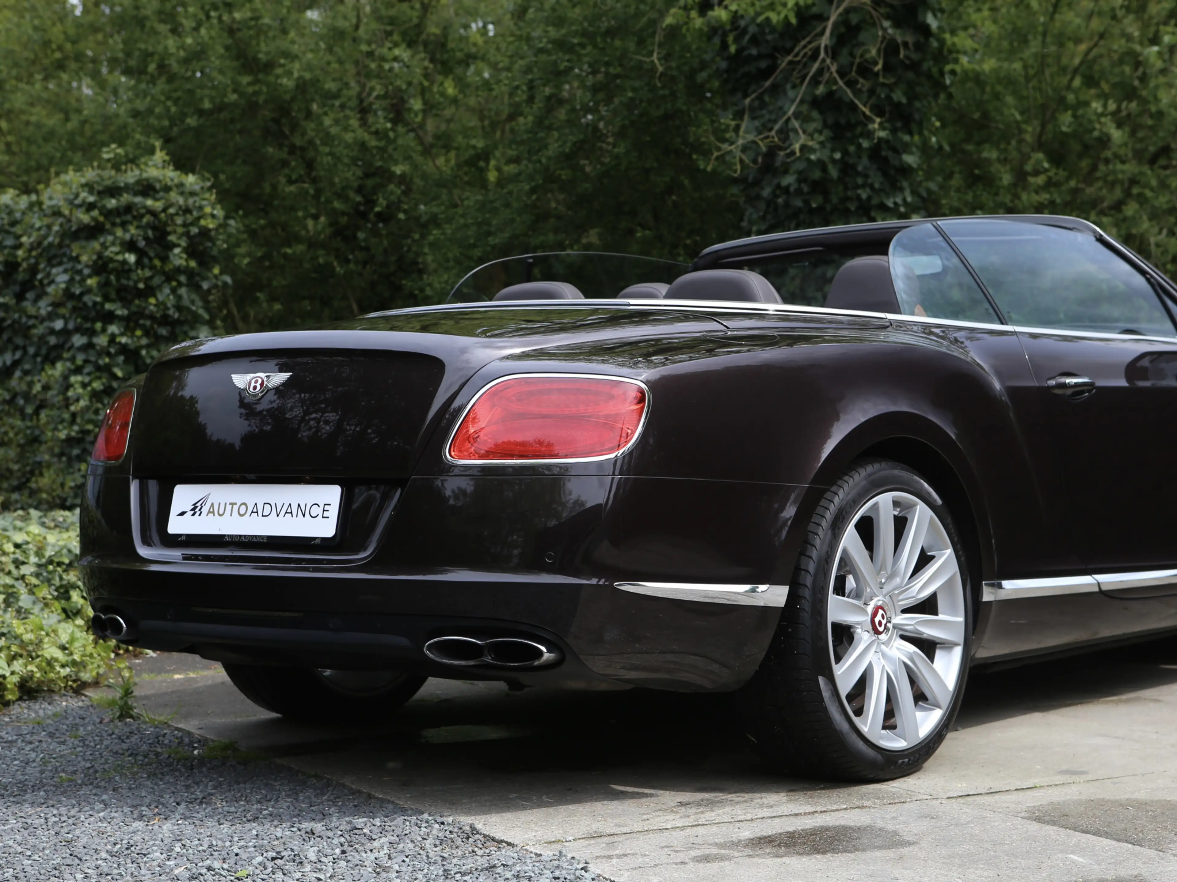 Bentley Continental GTC 4.0 V8 Mulliner — photo 22