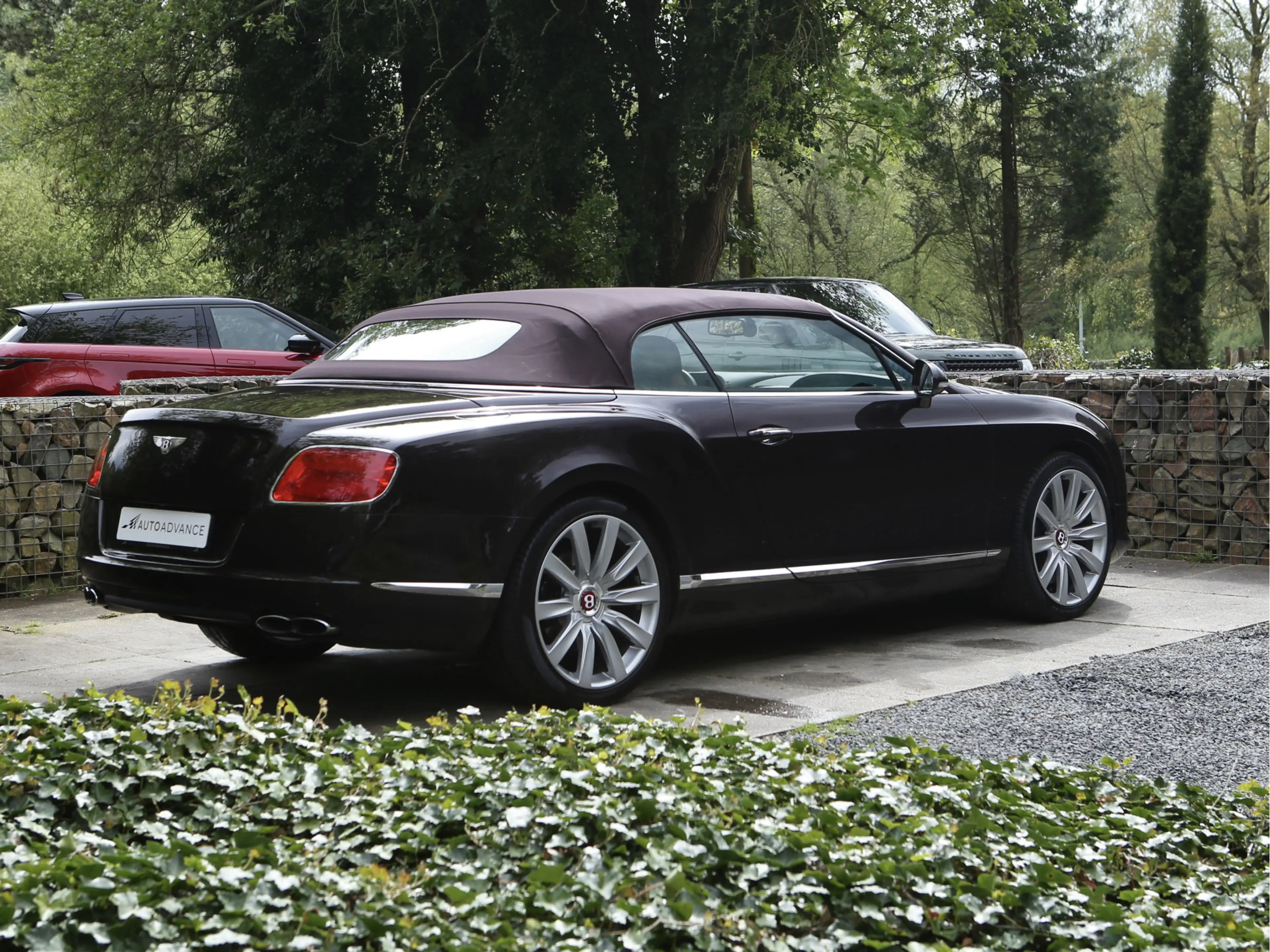 Bentley Continental GTC 4.0 V8 Mulliner — photo 19