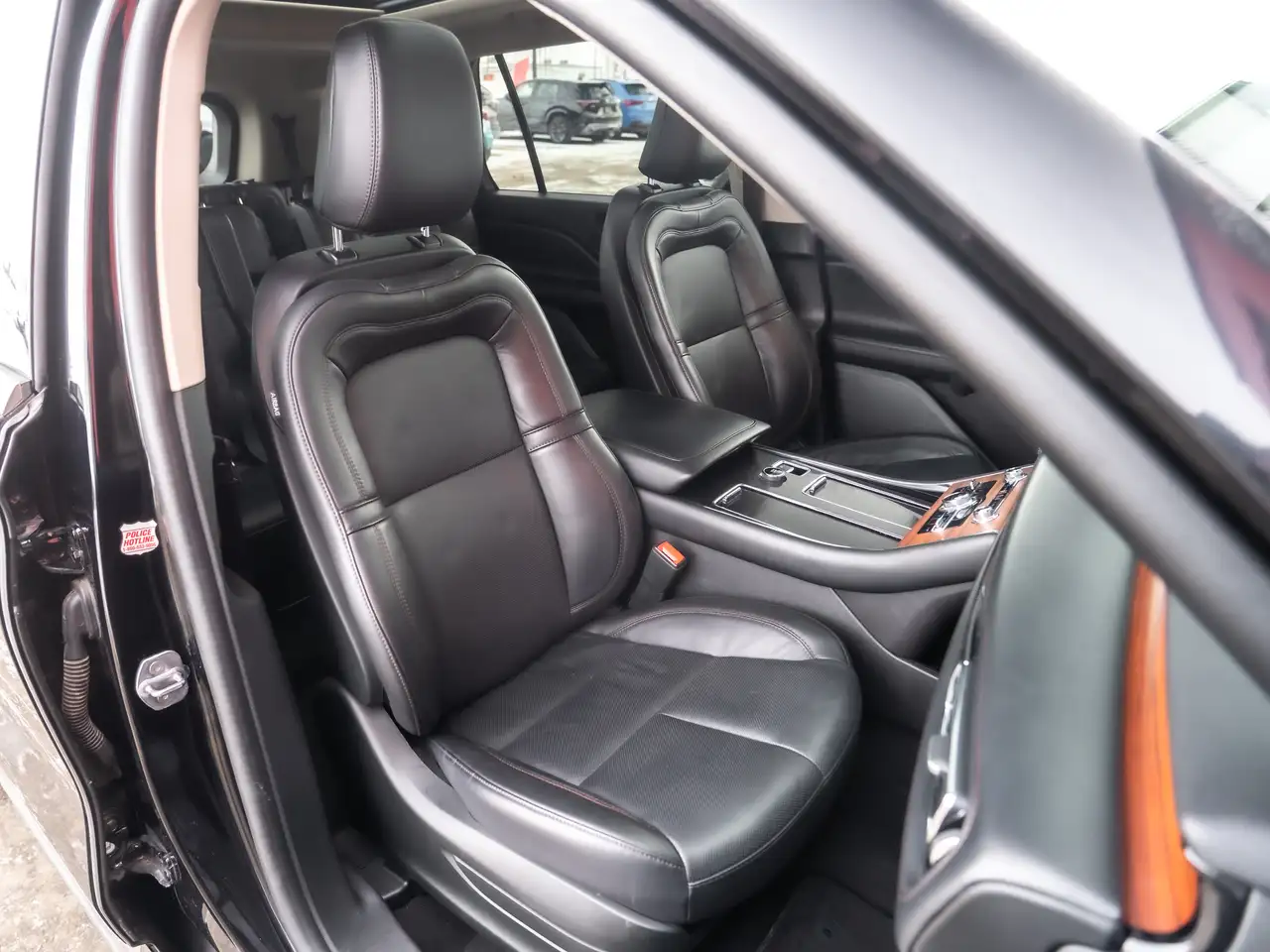 Lincoln Aviator снимка Lincoln Aviator