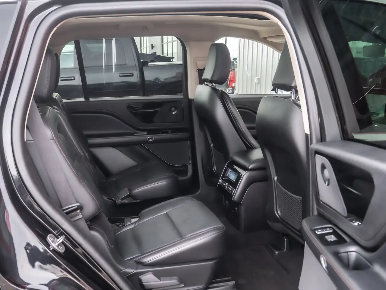 Lincoln Aviator снимка Lincoln Aviator