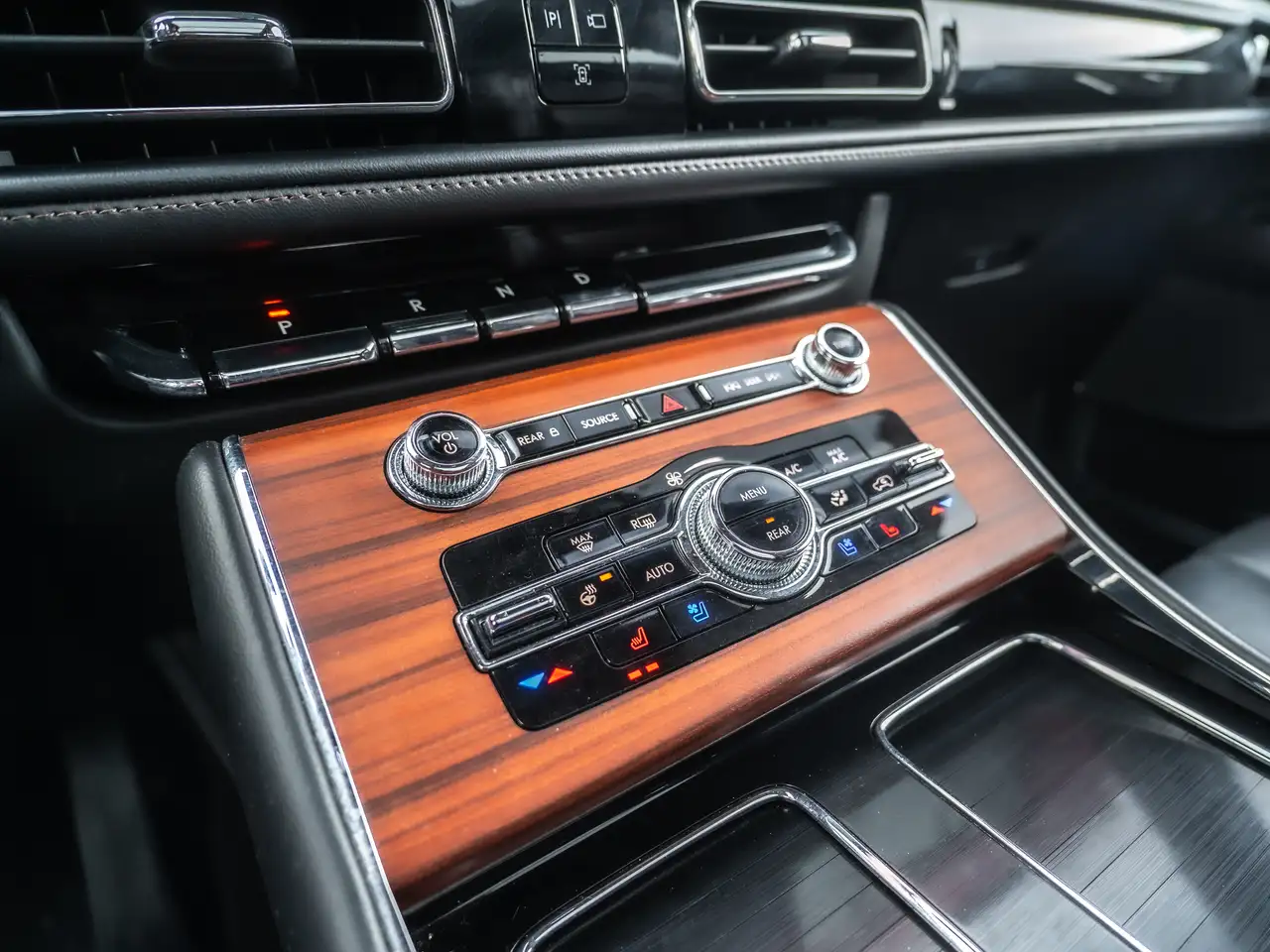 Lincoln Aviator снимка Lincoln Aviator