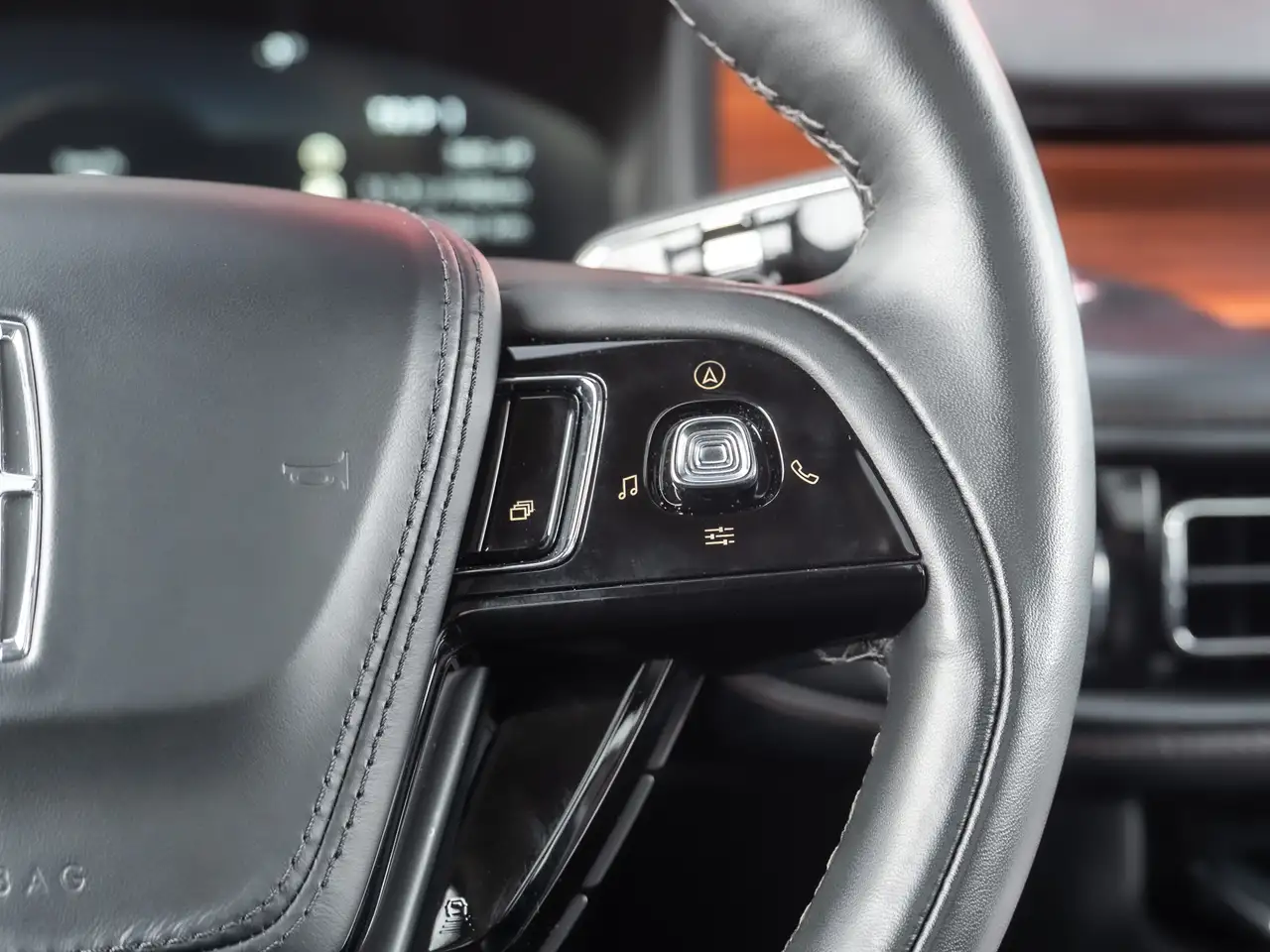 Lincoln Aviator снимка Lincoln Aviator