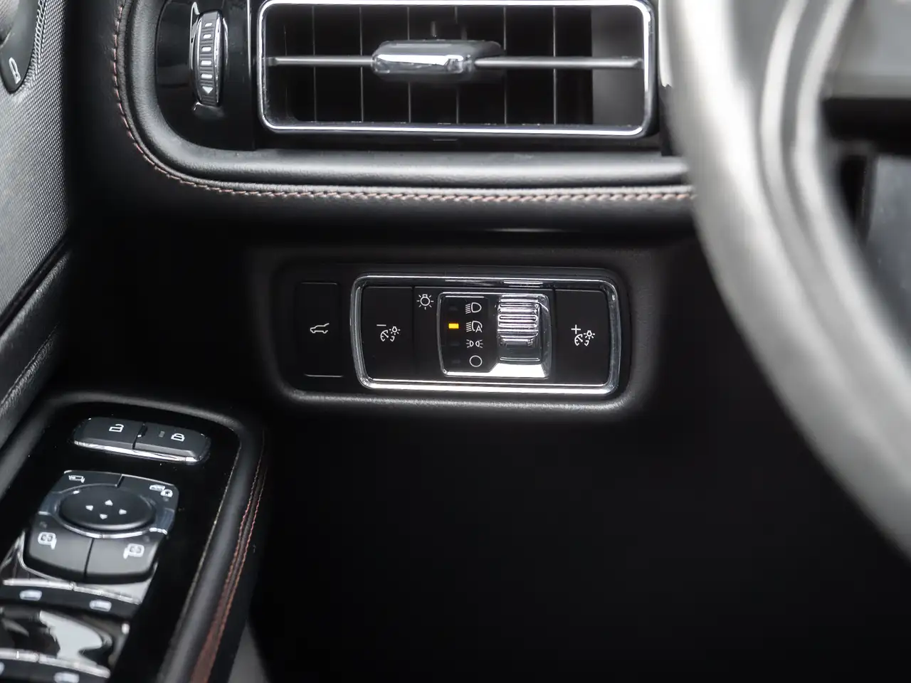 Lincoln Aviator снимка Lincoln Aviator
