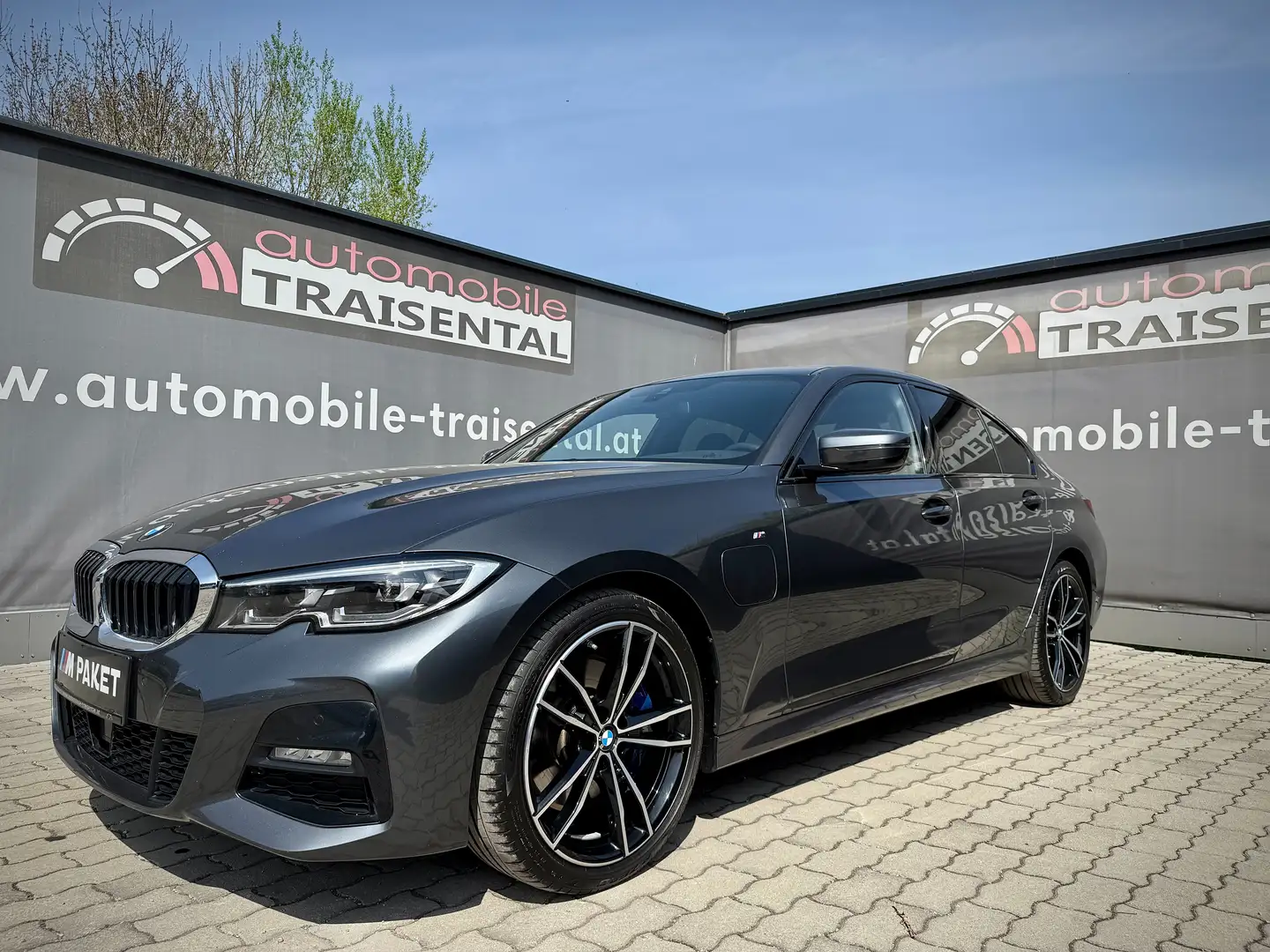 BMW 330 e PHEV Aut. M-Sport/LED/LiveCockpit/ Grau - 1