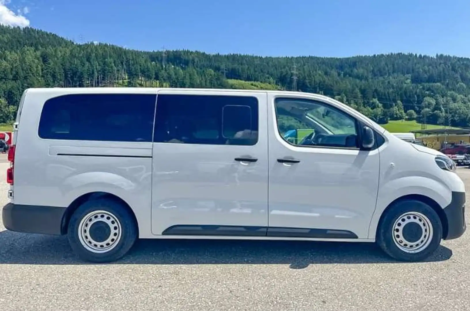 Toyota Proace Proace Verso 2,0 D-4D 145 Lang Shuttle Weiß - 1