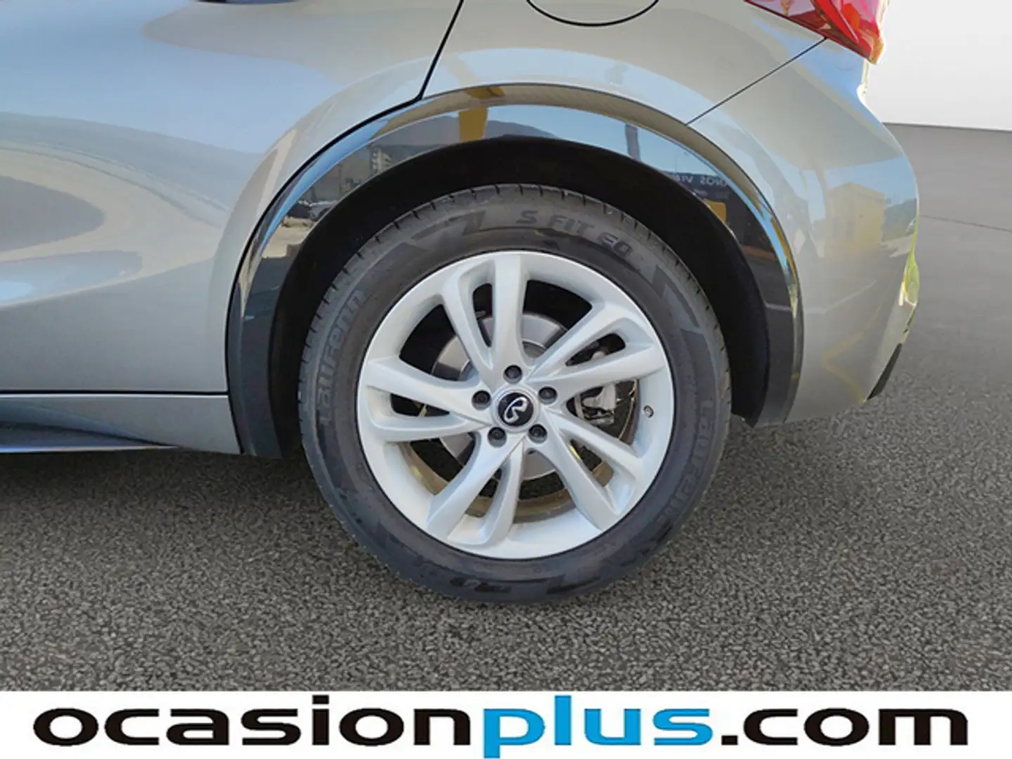 Infiniti Q30 2.2d Premium 7DCT Gris - 2