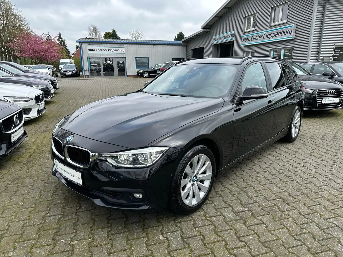 BMW 318 d Advantage Touring Steptronic Schwarz - 1