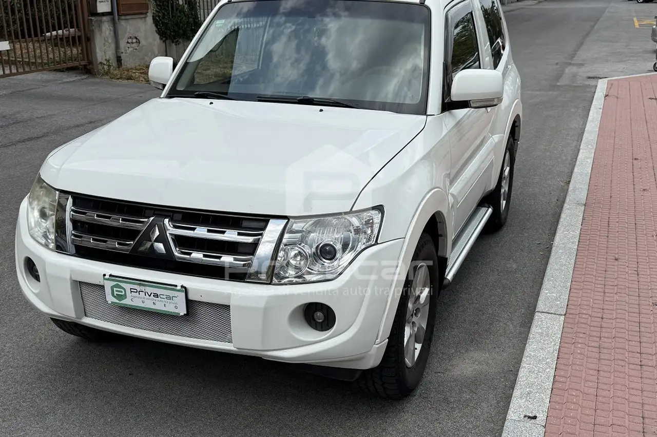 Mitsubishi Pajero Pajero 3.2 DI-D 16V 3p. Invite DPF — photo 1 of 15