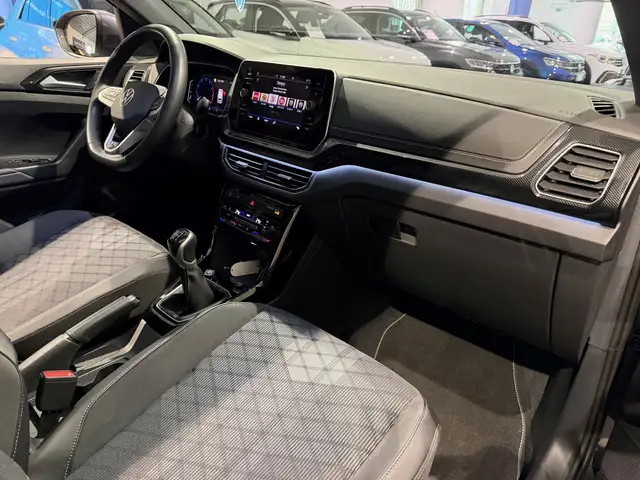 Volkswagen T-Cross view 11