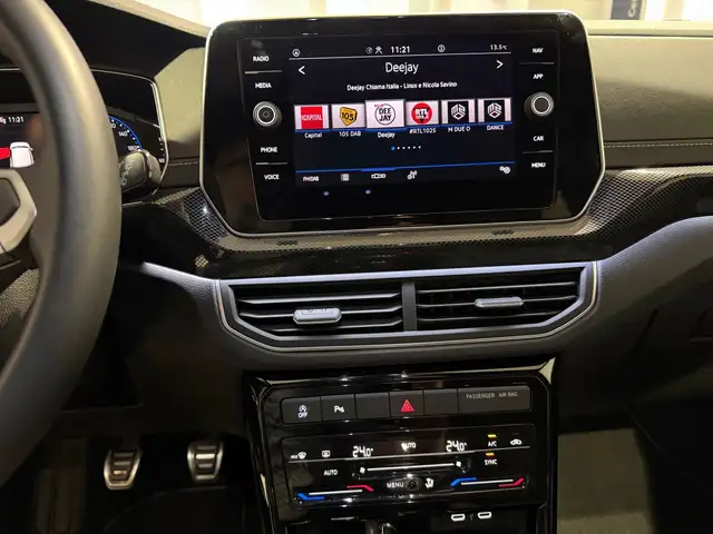 Volkswagen T-Cross view 14