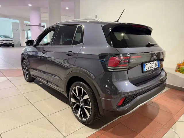 Volkswagen T-Cross view 3