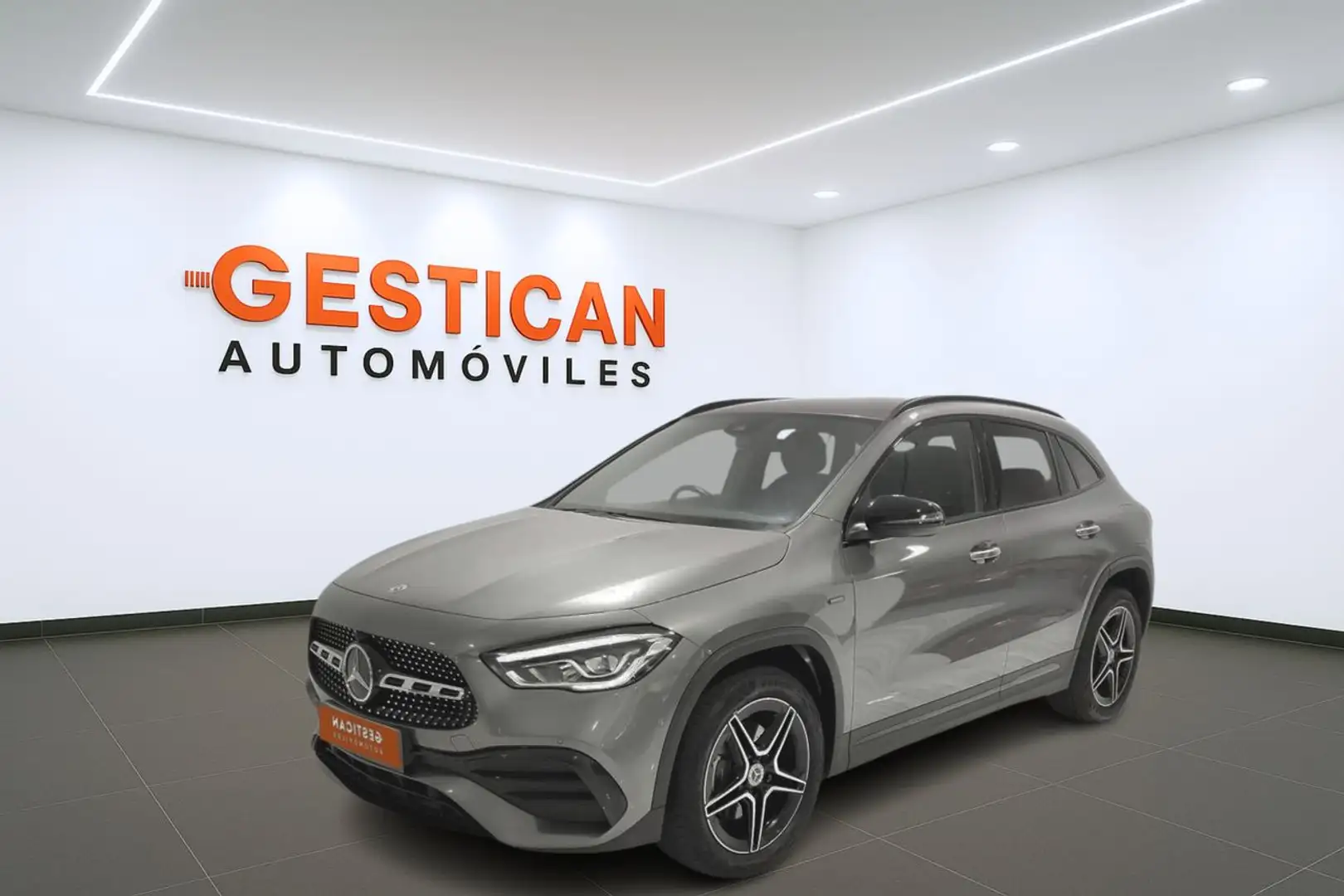 Mercedes-Benz GLA 250 e Grijs - 1