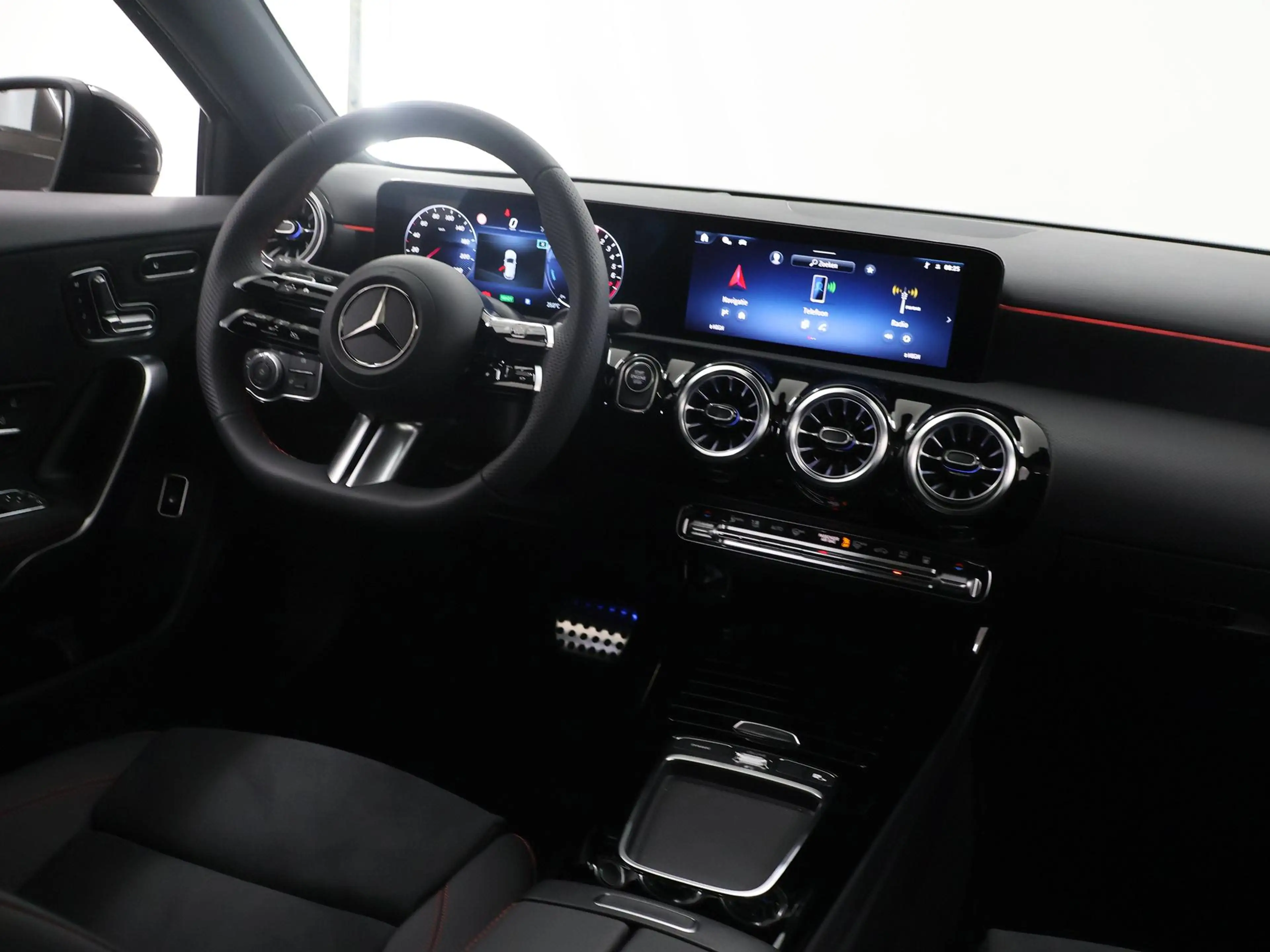 Mercedes-Benz A 250 250e Business Solution AMG | Panoramaschuifdak | P — photo 9