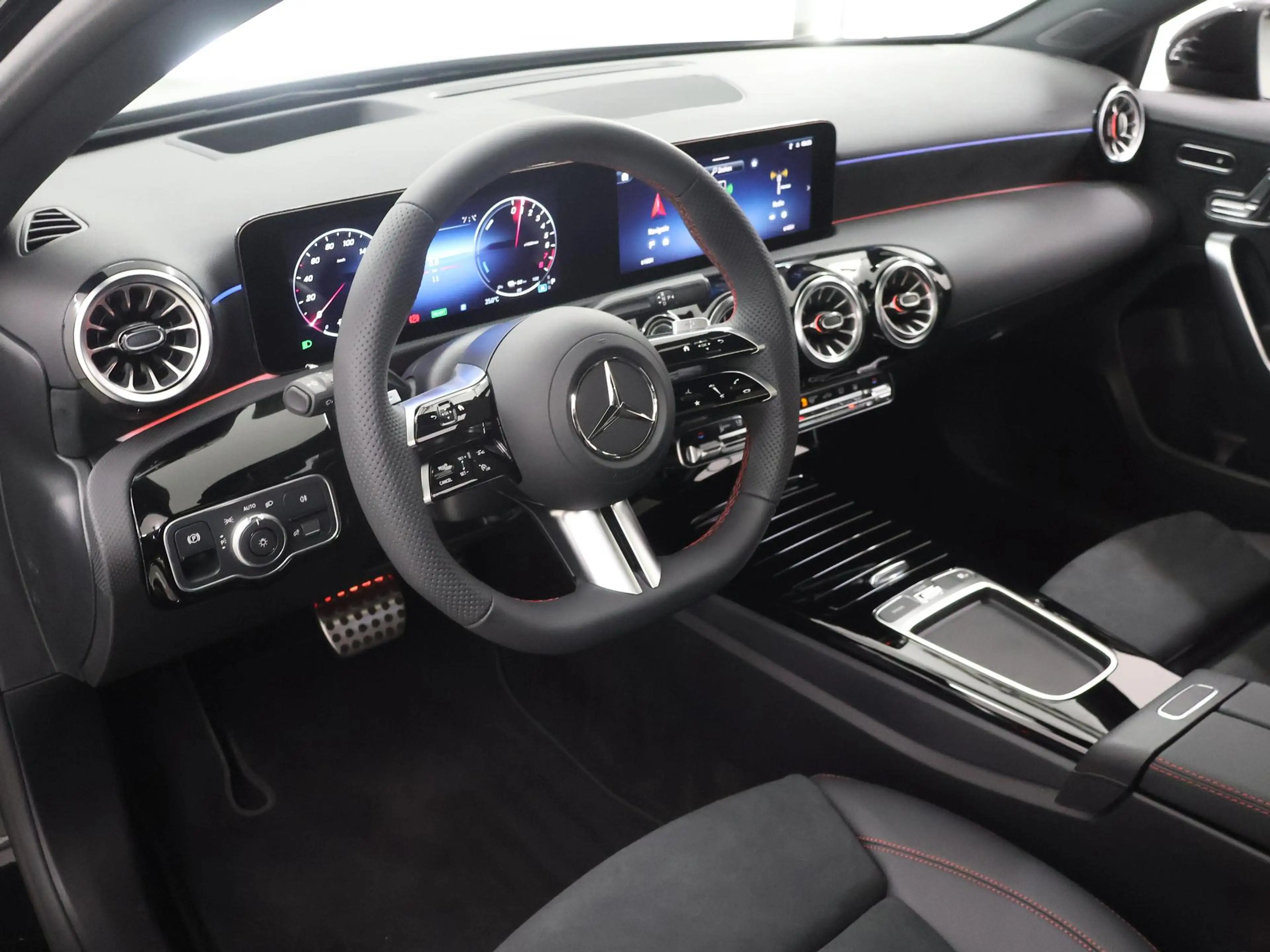 Mercedes-Benz A 250 250e Business Solution AMG | Panoramaschuifdak | P — photo 7