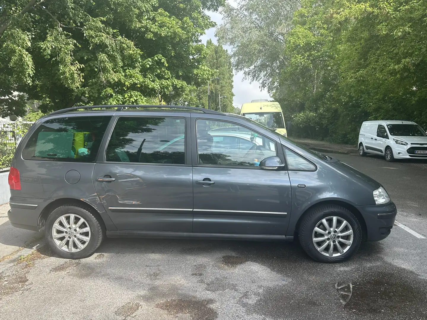 Volkswagen Sharan Business TDI DPF Grau - 2