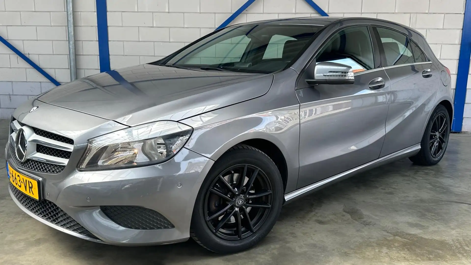 Mercedes-Benz A 180 Prestige Navi|Camera|Trekhaak|Cruise Grijs - 1