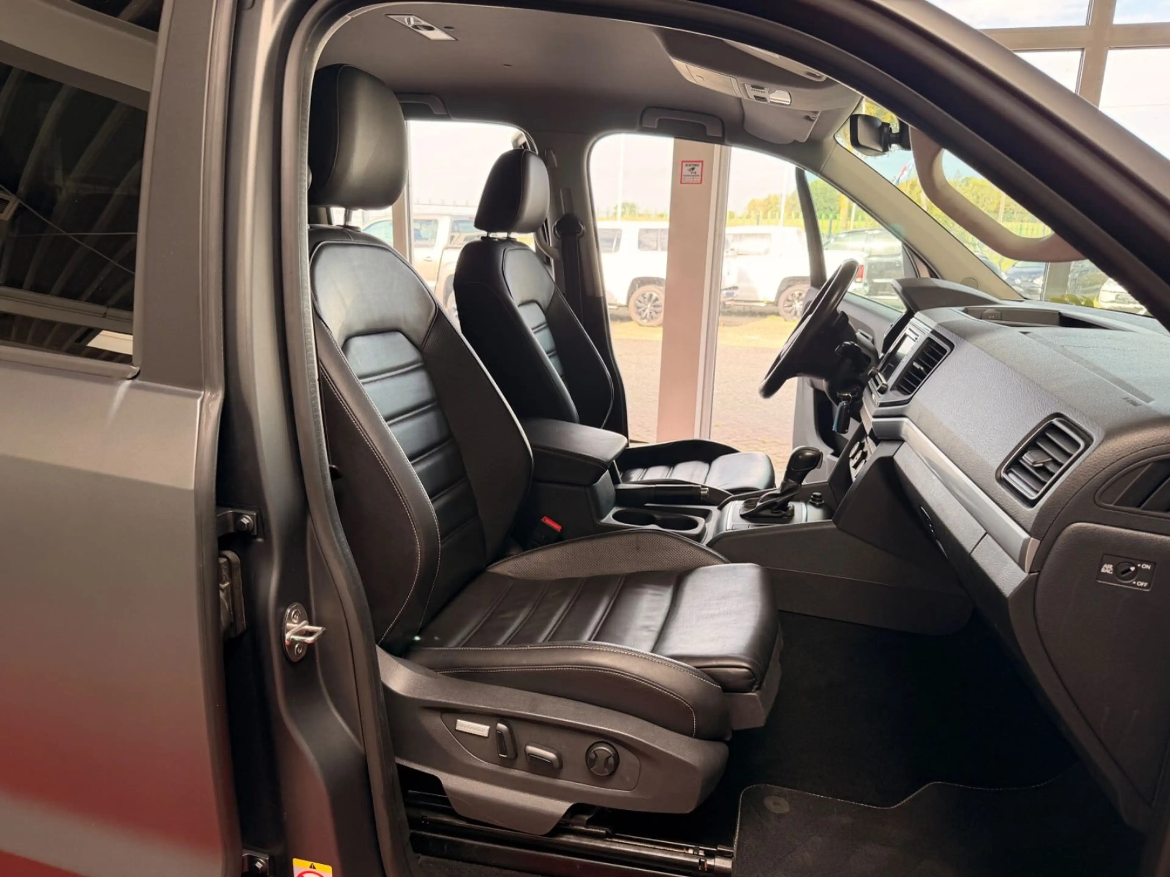 Volkswagen Amarok Aventura Standheizung Diffsperre Matt — photo 15