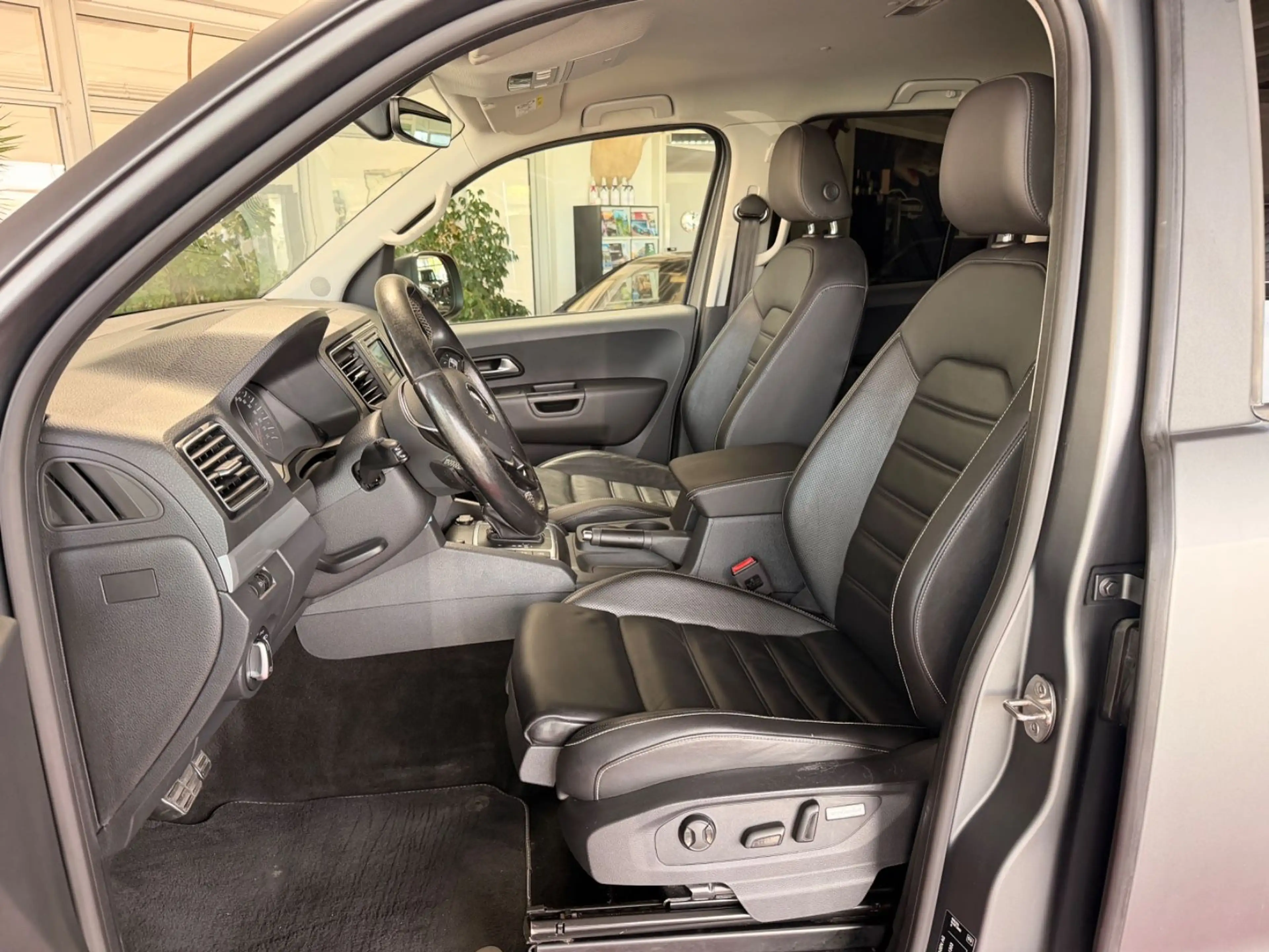 Volkswagen Amarok Aventura Standheizung Diffsperre Matt — photo 13