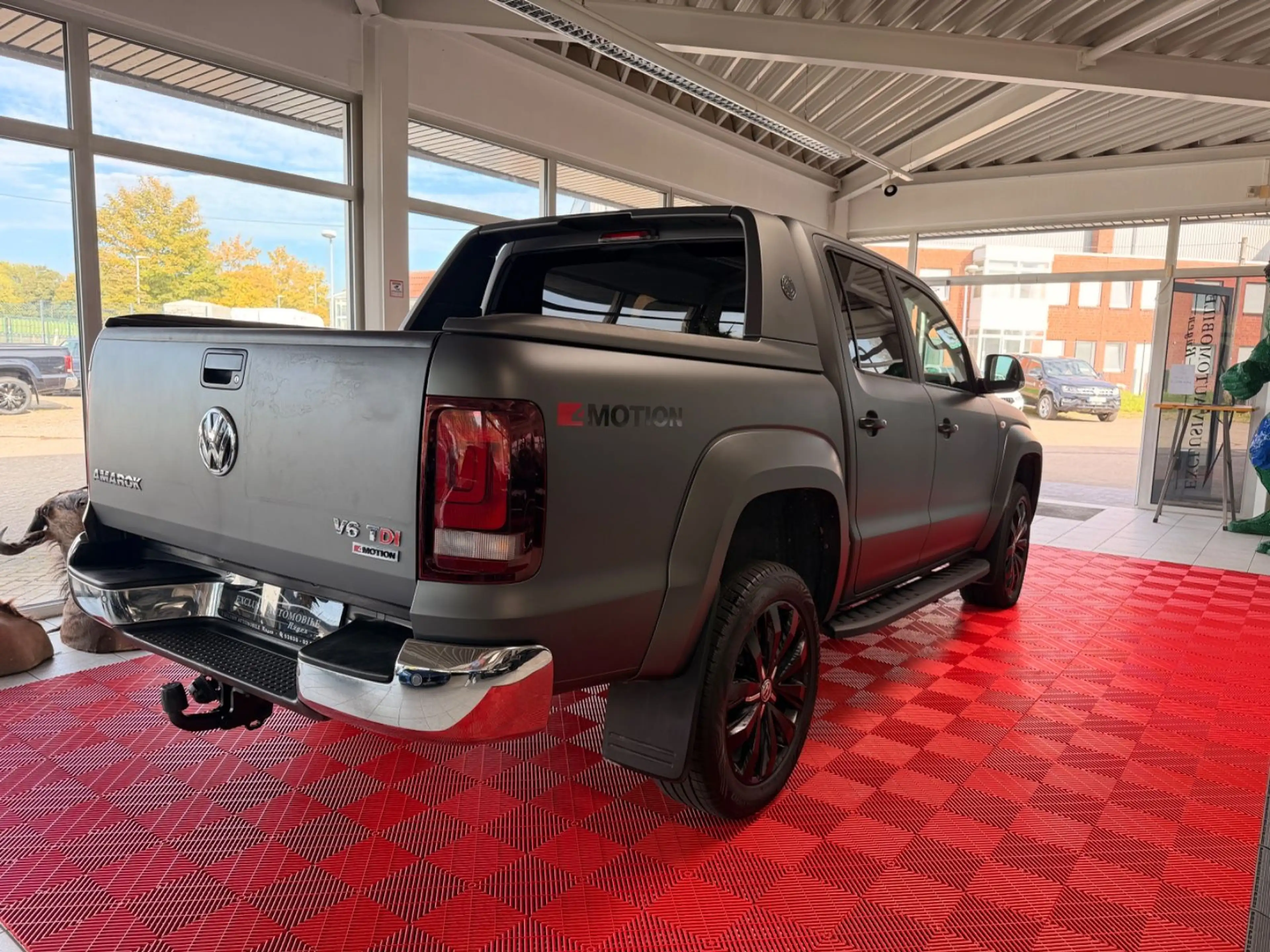 Volkswagen Amarok Aventura Standheizung Diffsperre Matt — photo 7