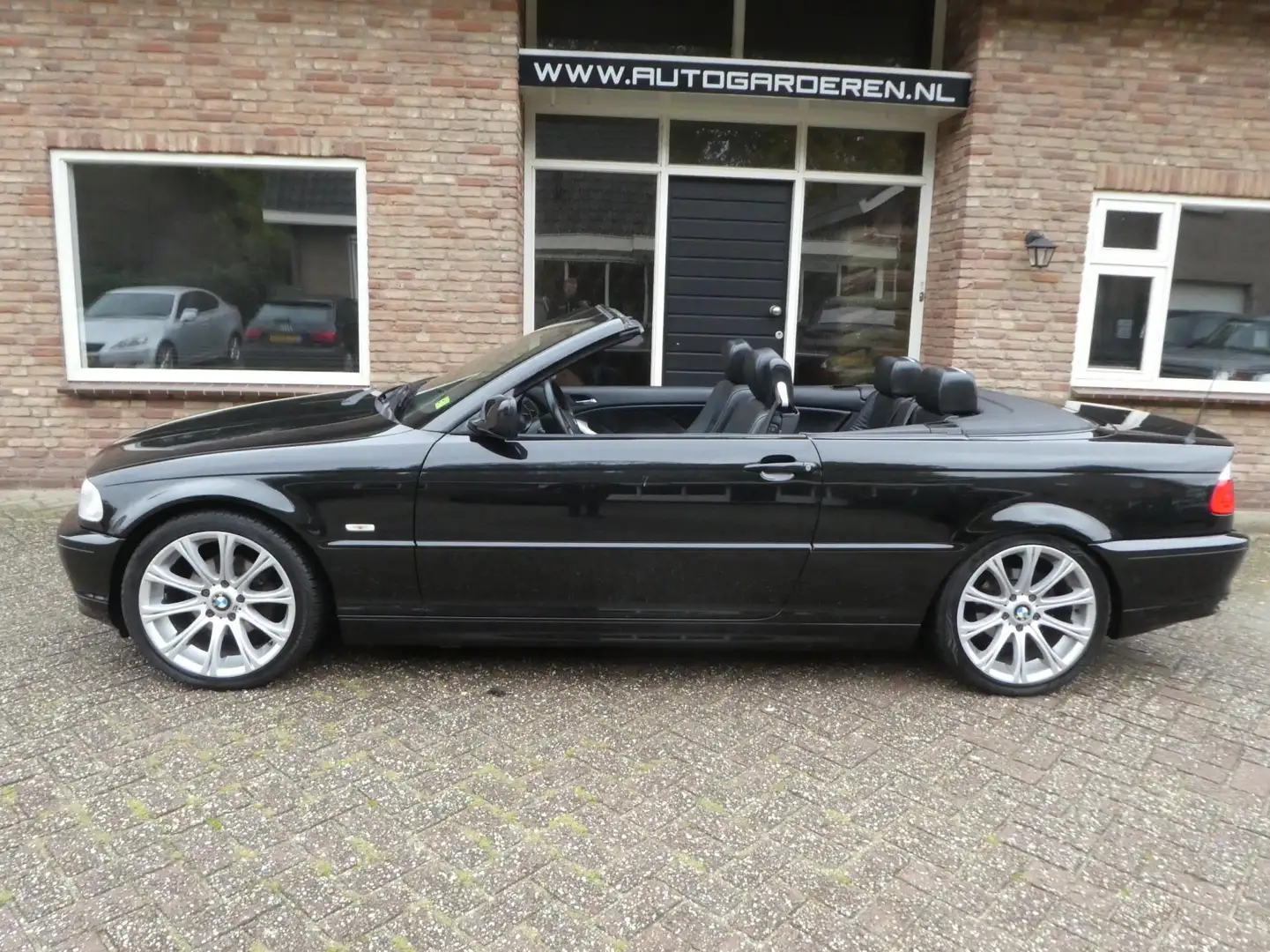 BMW 318 3-serie Cabrio 318Ci Executive Automaat / Leder / Zwart - 2