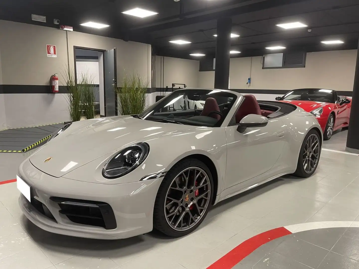 Porsche 992 911 Carrera 4S Cabriolet Gris - 1