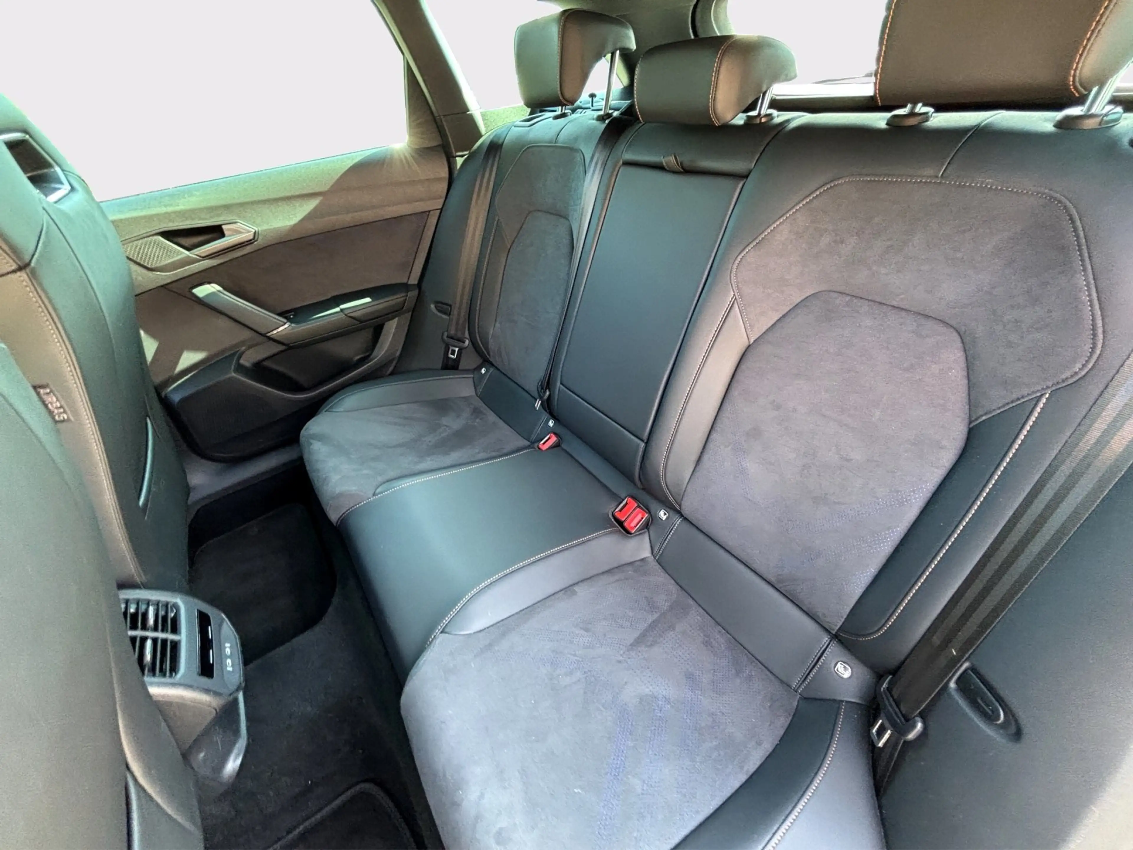 CUPRA Leon Sportstourer 1.5 eTSI DSG VZ — photo 12