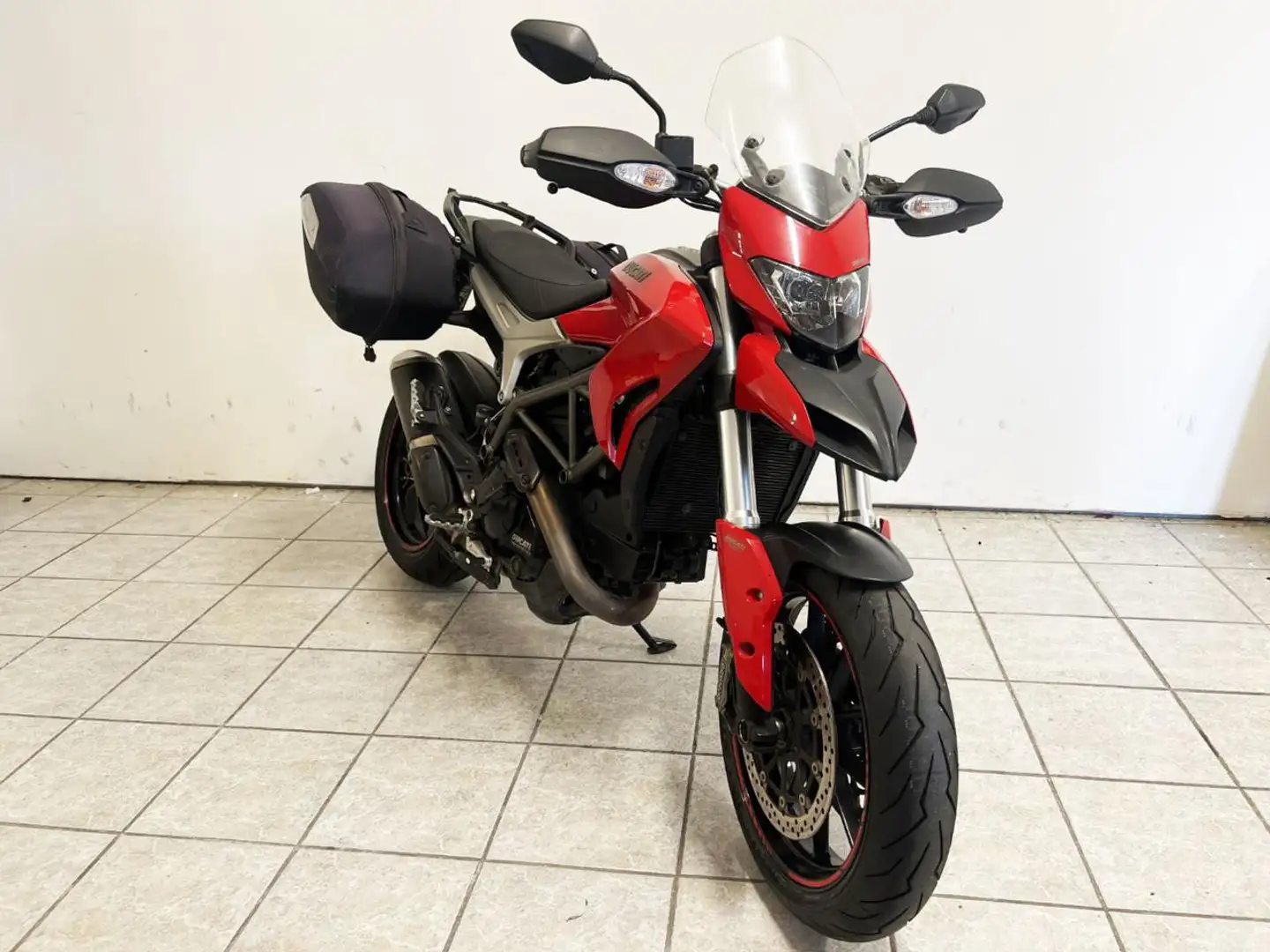 Ducati Hyperstrada 821 red Roşu - 2