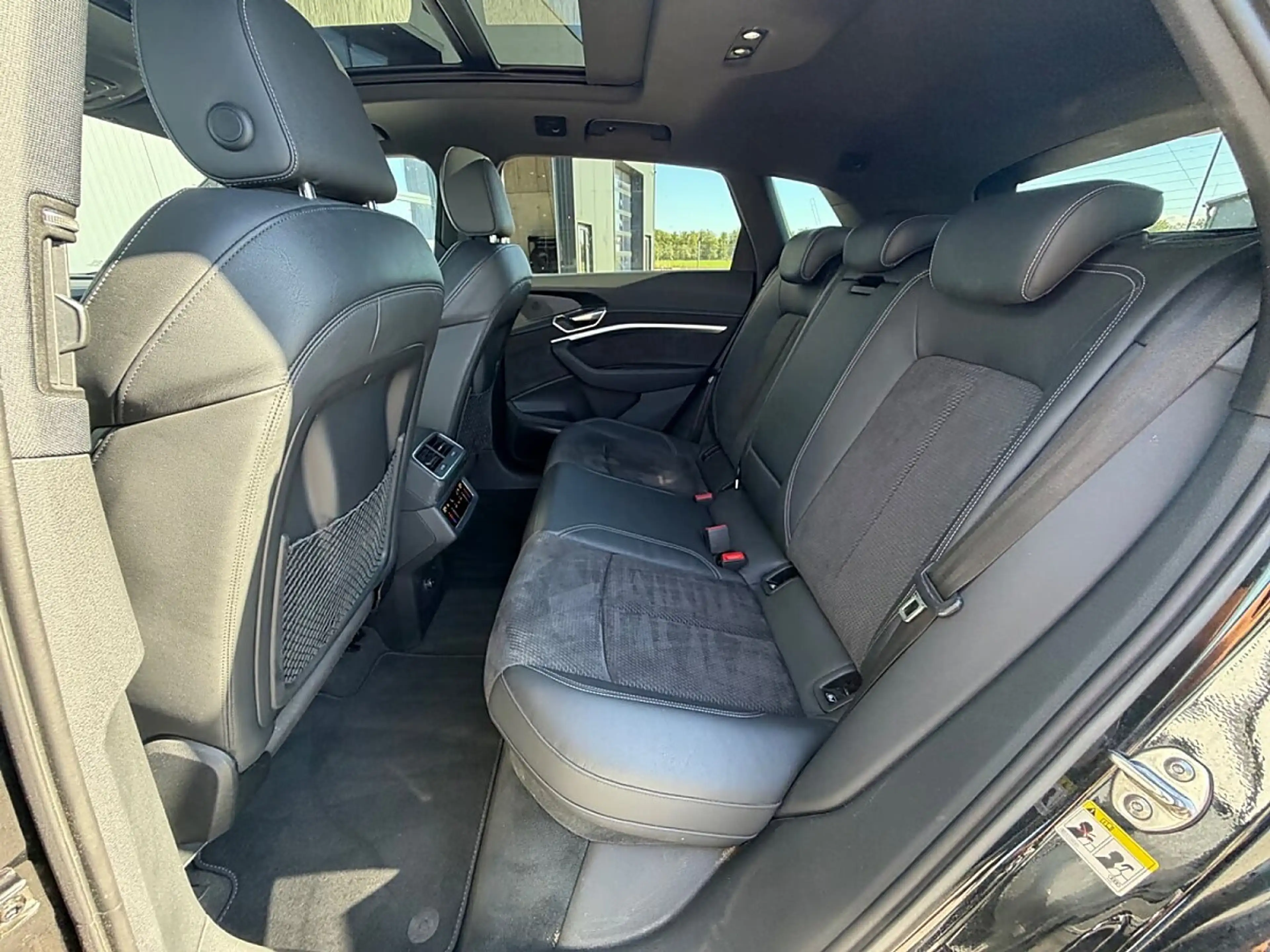 Audi e-tron 55 quattro 95kWh Advanced — photo 15