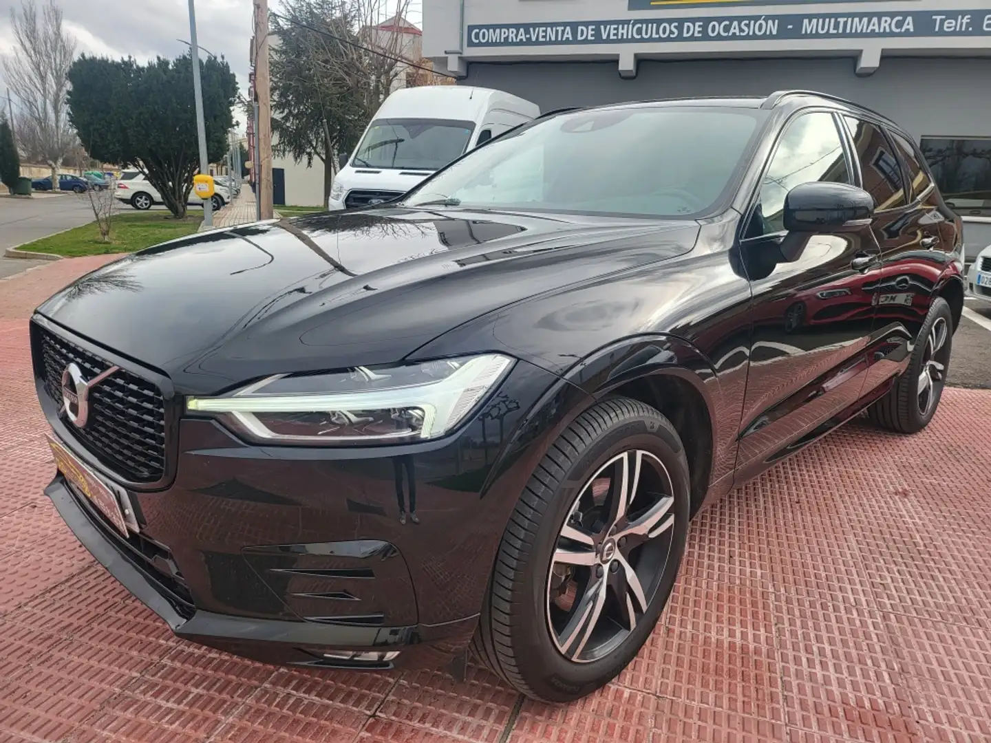 Volvo XC60 B4 R-Design FWD Aut. Negro - 1