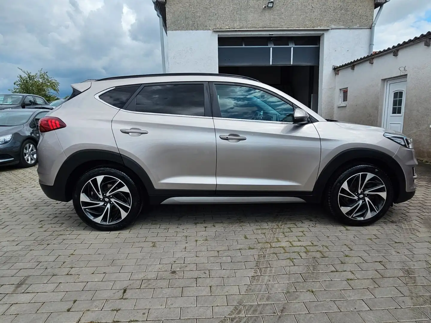 Hyundai TUCSON Style Automatik Brown - 2