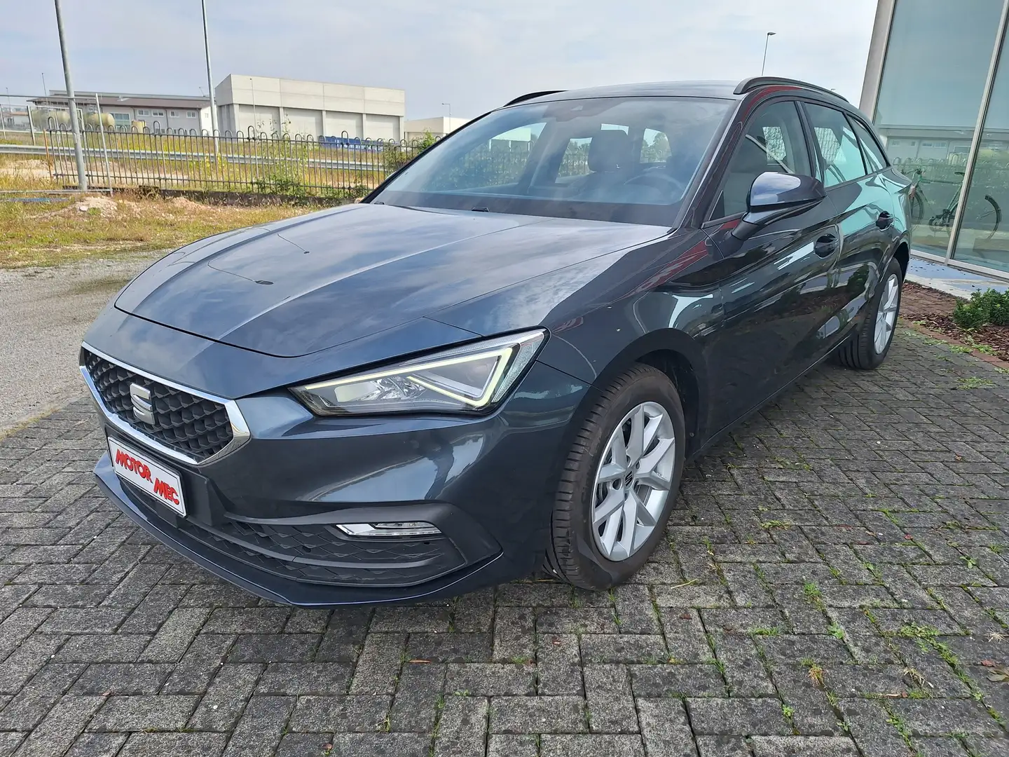 SEAT Leon Leon Sportstourer 1.5 etsi Business 150cv dsg Grigio - 2