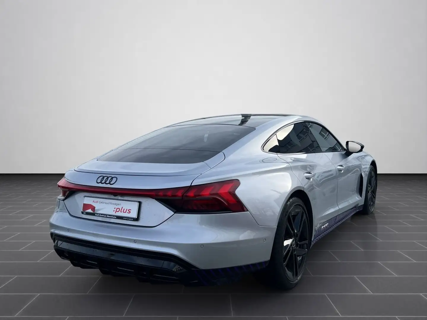 Audi RS e-tron GT Ice Race Edition 1 of 99 LASER Grau - 2