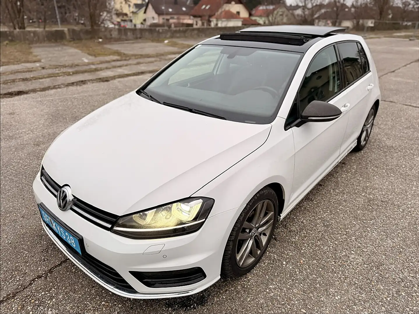 Volkswagen Golf Highline 2,0 TDI DSG R-Line *Pano* Schwarz - 1
