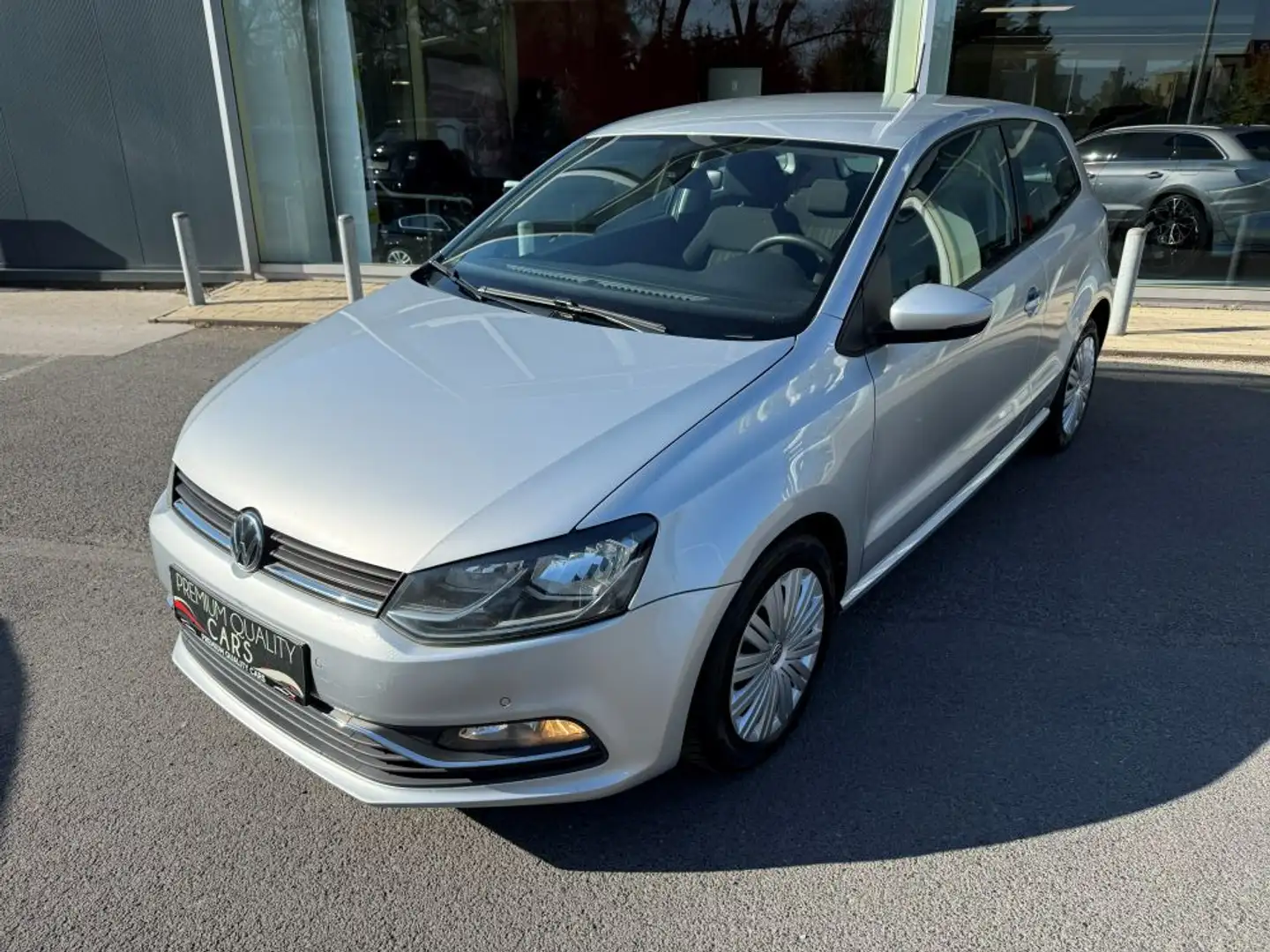 Volkswagen Polo GPS / PARKEERSENSORE VOOR EN ACHTER / BLUETOOTH / BENZINE / AIRCO Silber - 2