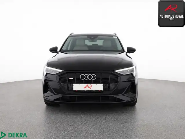 Audi E-Tron view 8