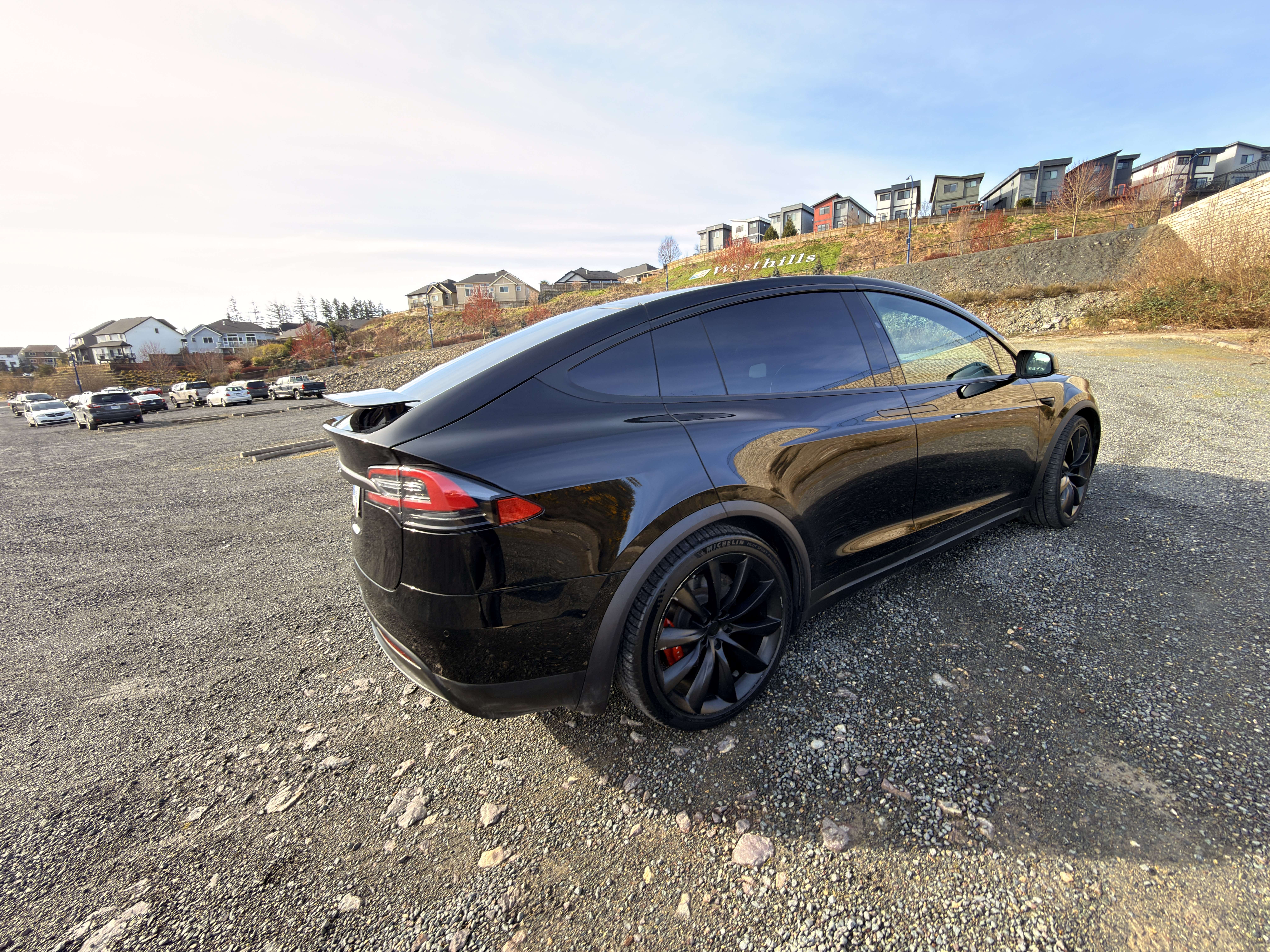 2018 Tesla Model X 75D AWD alt 2