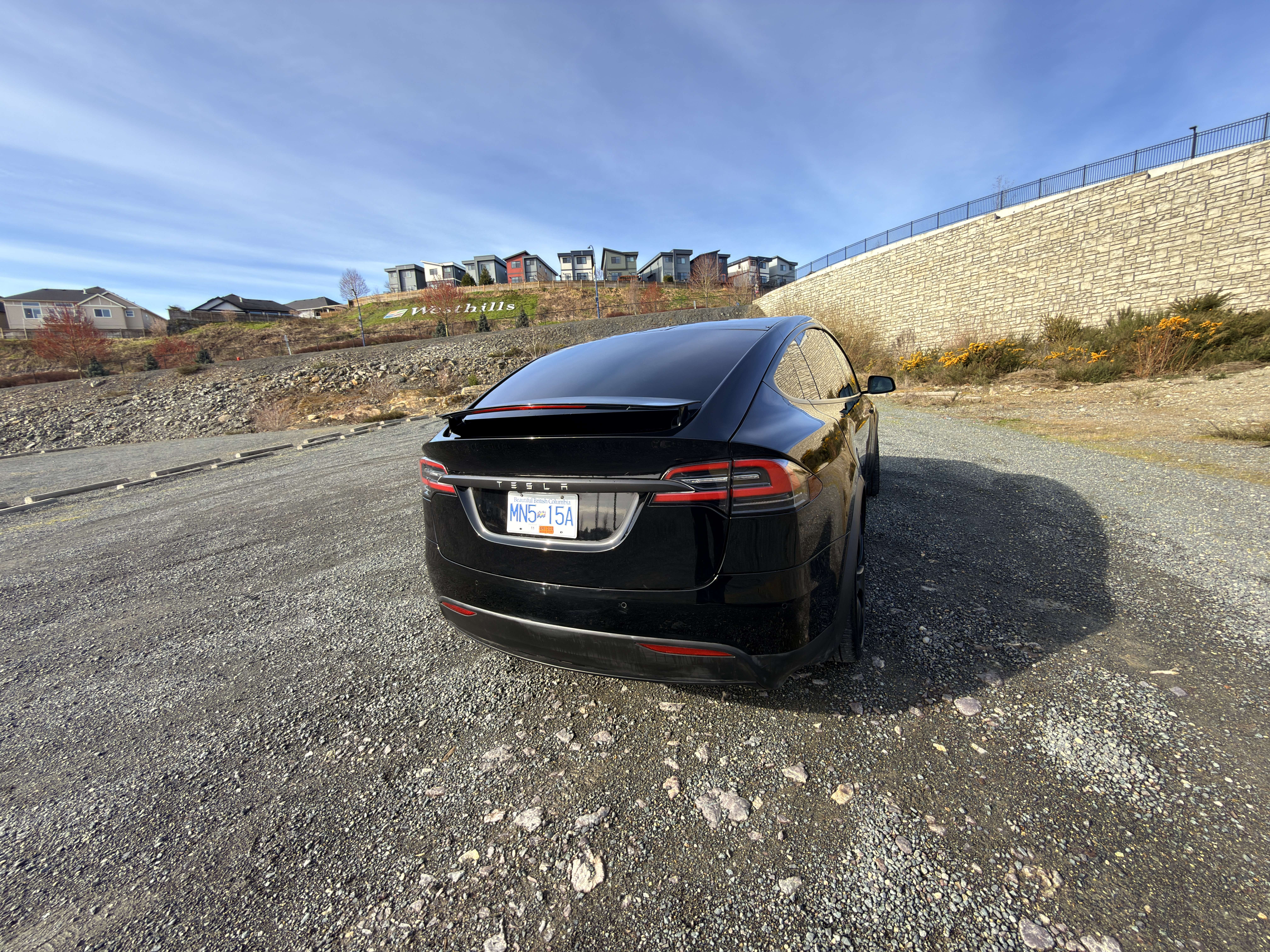 2018 Tesla Model X 75D AWD alt 3
