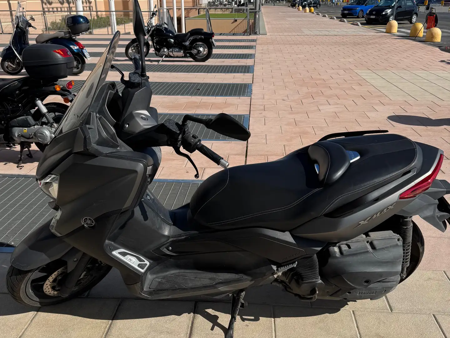 Yamaha X-Max 400 Gris - 2