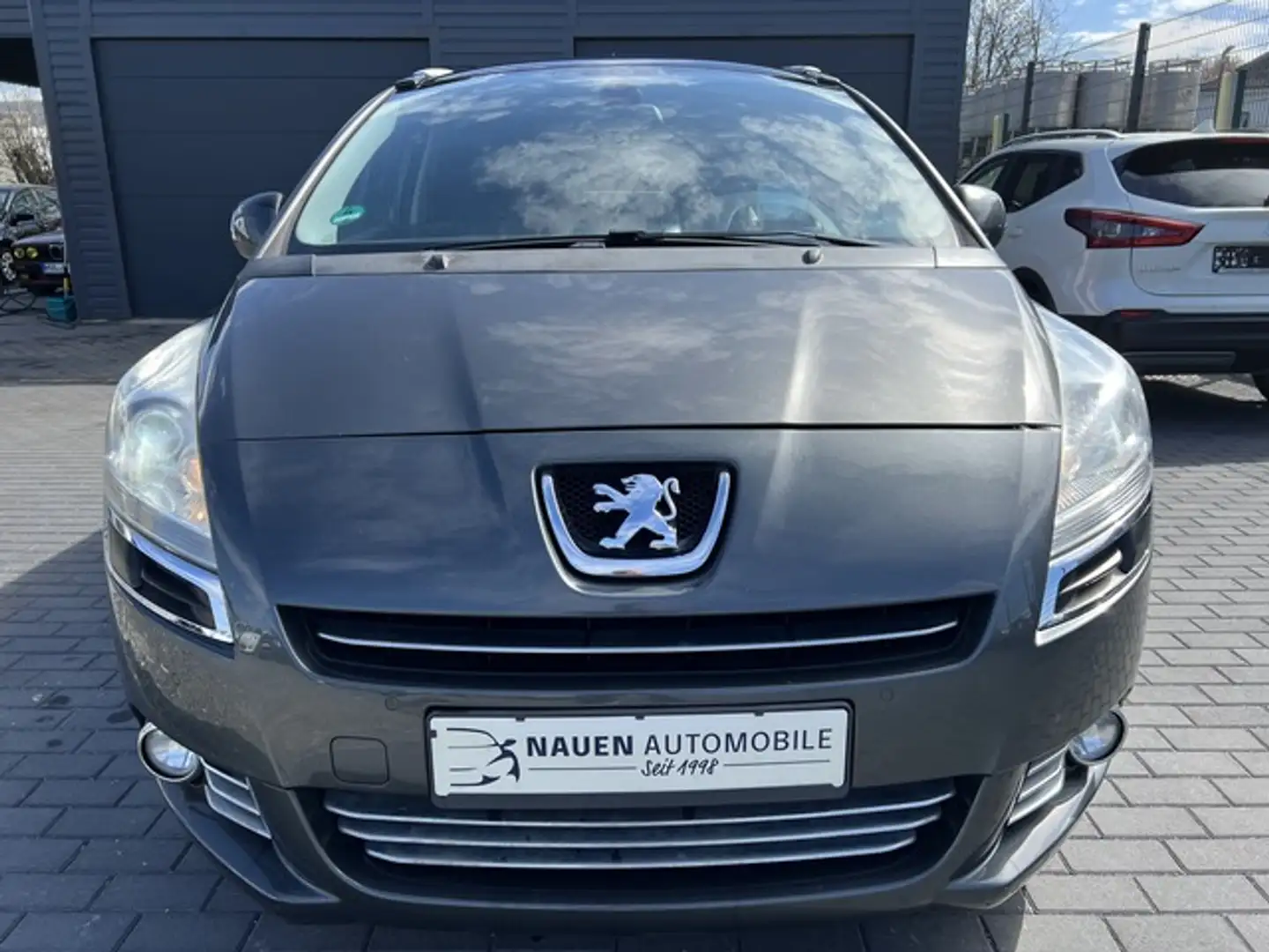 Peugeot 5008 Allure +Leder+Panorama+Navi+Headup+PDC+ Grau - 2
