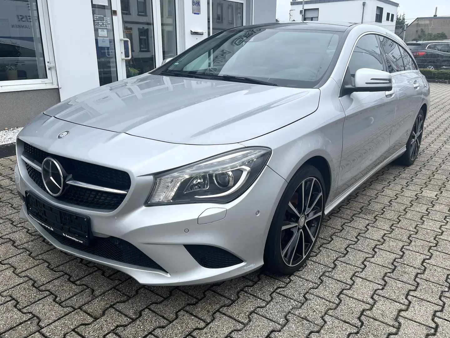 Mercedes-Benz CLA 220 d Shooting Brake *Pano*ACC*Xenon* Silber - 2