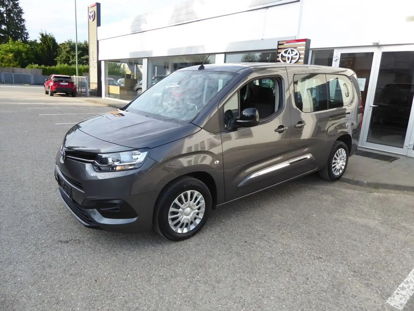 Toyota Proace City Verso L2 1,5 D-4D Aut. *7-SITZE* Grau - 2