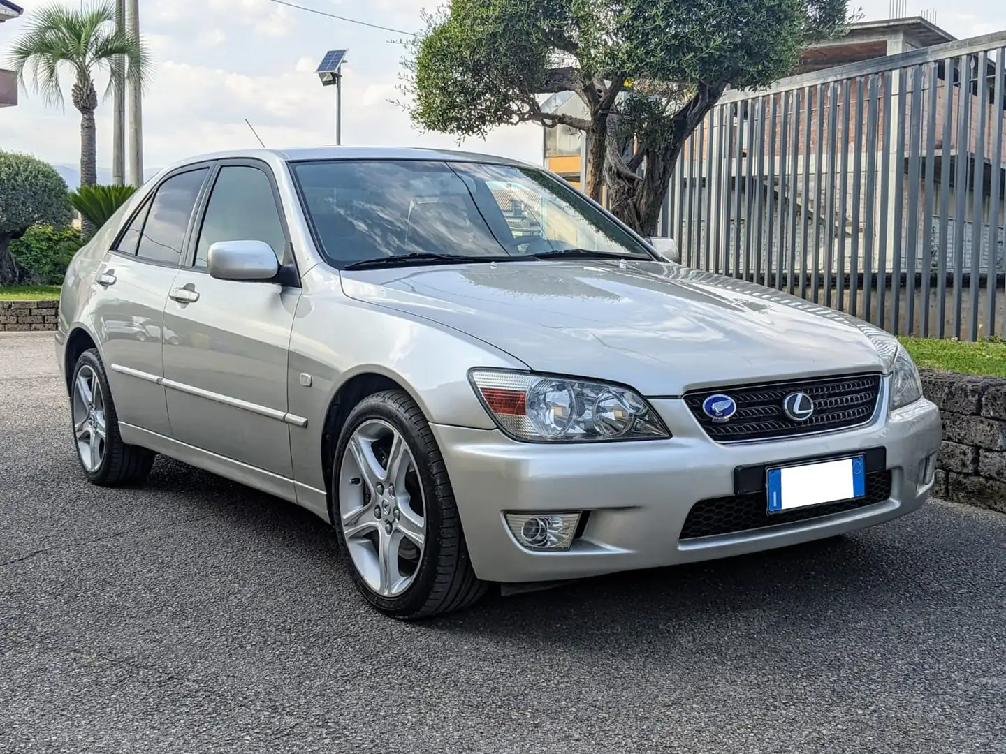 Lexus IS 200 2.0 Silver auto Argent - 1