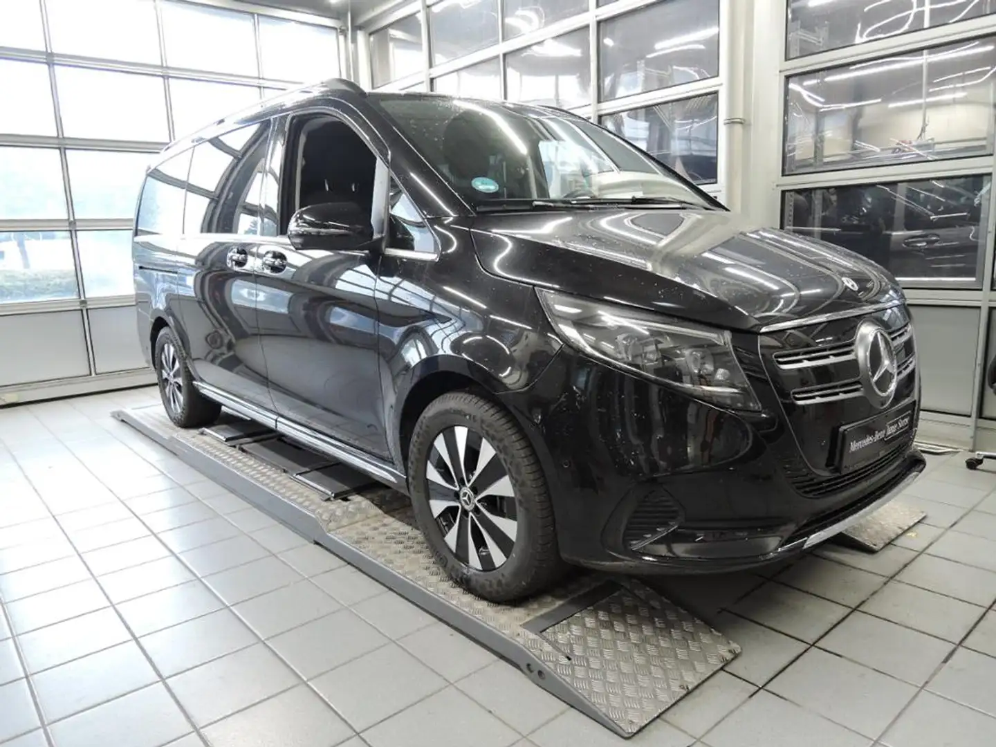 Mercedes-Benz EQV 250 AVANTGARDE Lang Vorklimatisierung Schwarz - 1