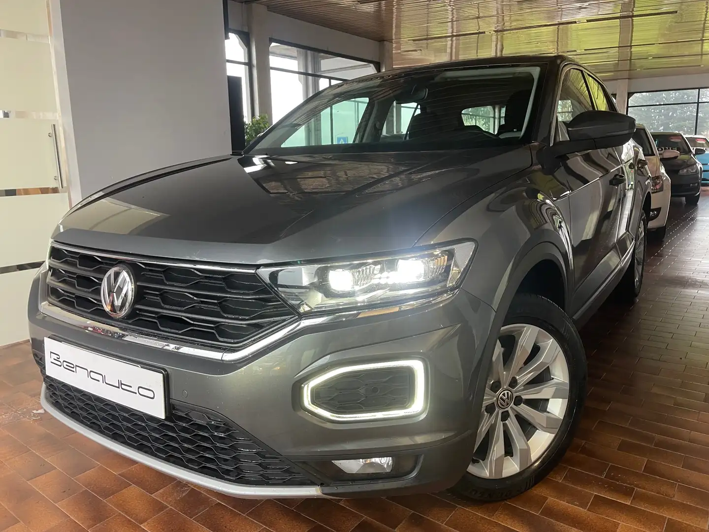 Volkswagen T-Roc 1.0 tsi Advanced RETROCAMERA/APPLECARPLAY/GOMME 4S Grau - 1
