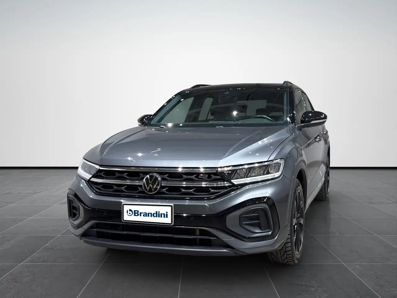 Volkswagen T-Roc 1.5 TSI ACT R Line — photo 1 of 15